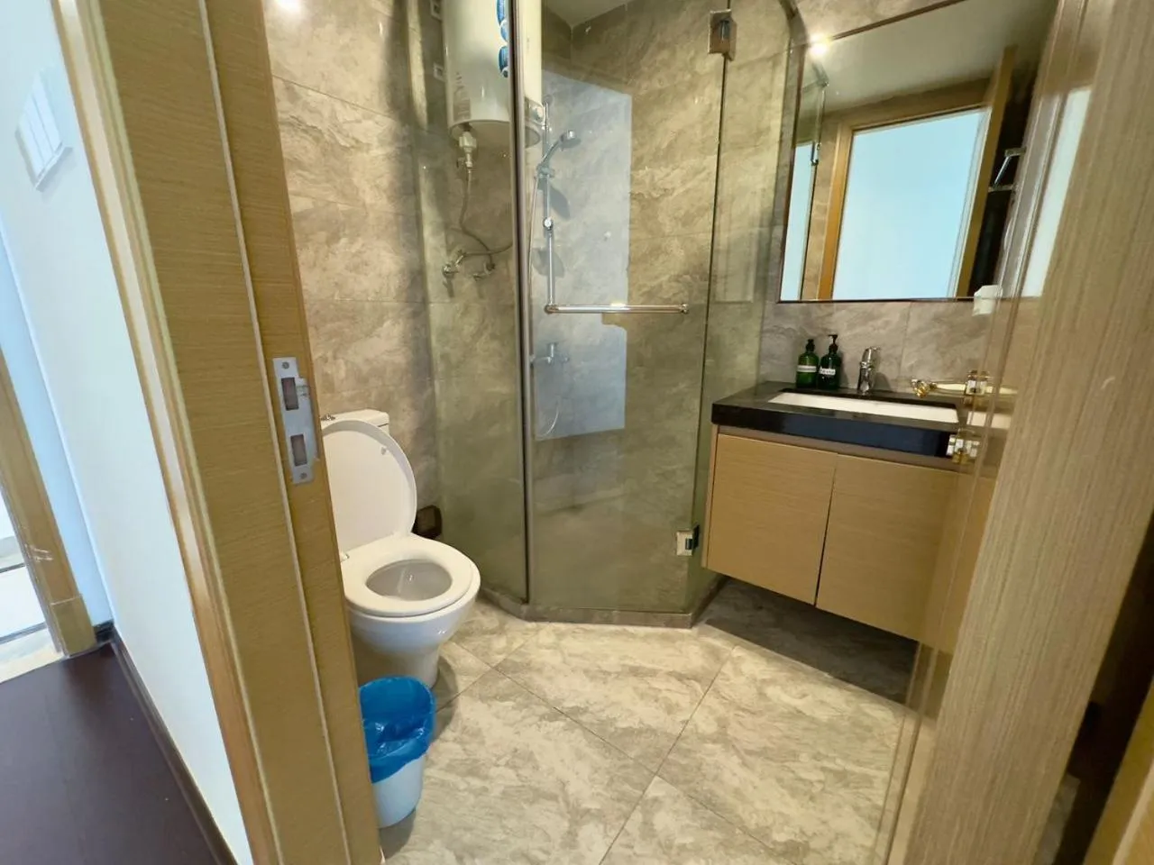 JB City CIQ-R&F Shopping Mall Apartment