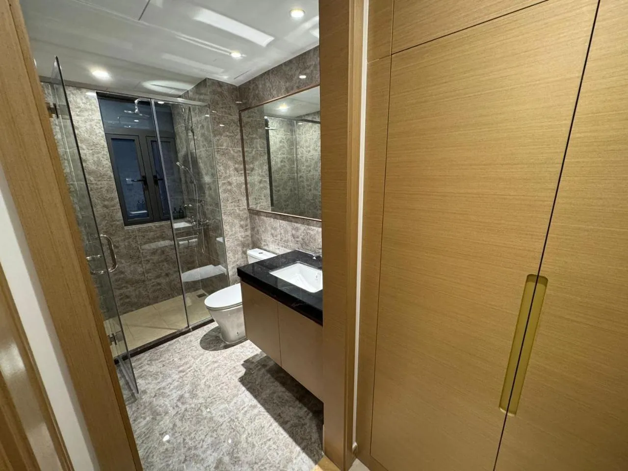 JB City CIQ-R&F Shopping Mall Apartment