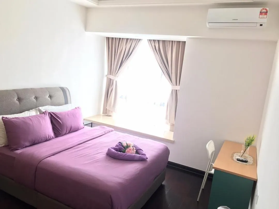 Bed in JB City CIQ-R&F Shopping Mall Apartment