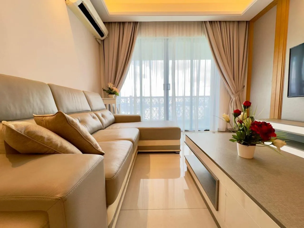 JB City CIQ-R&F Shopping Mall Apartment