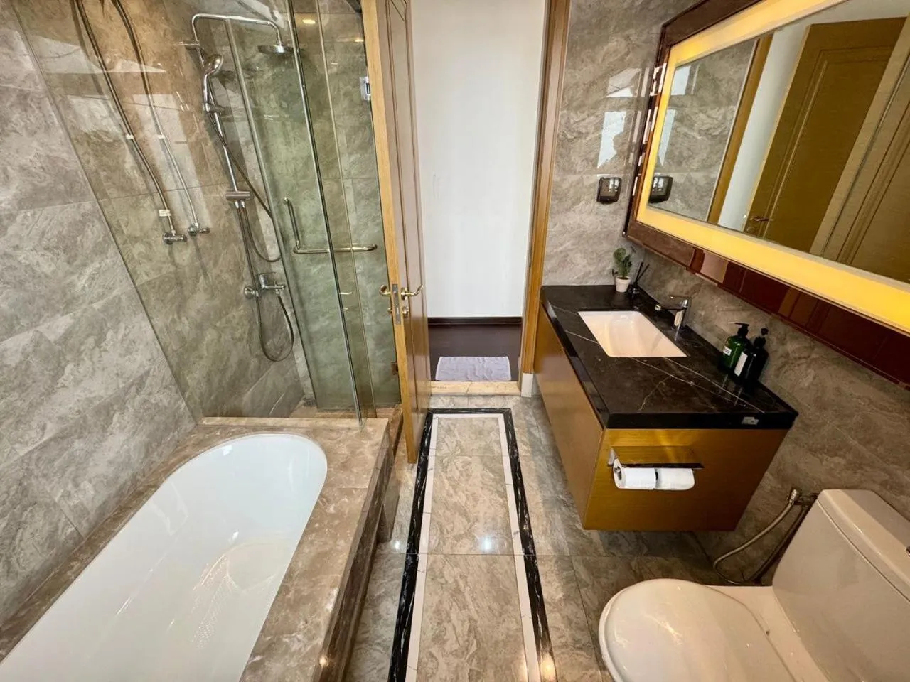 JB City CIQ-R&F Shopping Mall Apartment