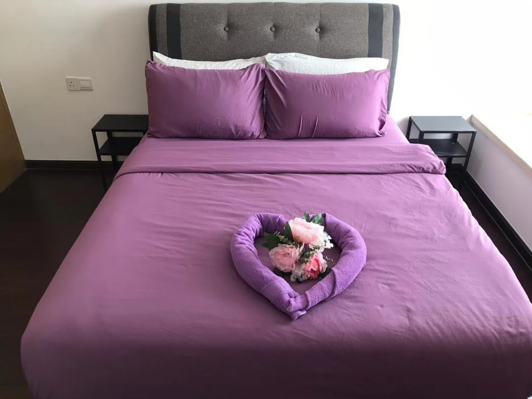 Bed in JB City CIQ-R&F Shopping Mall Apartment