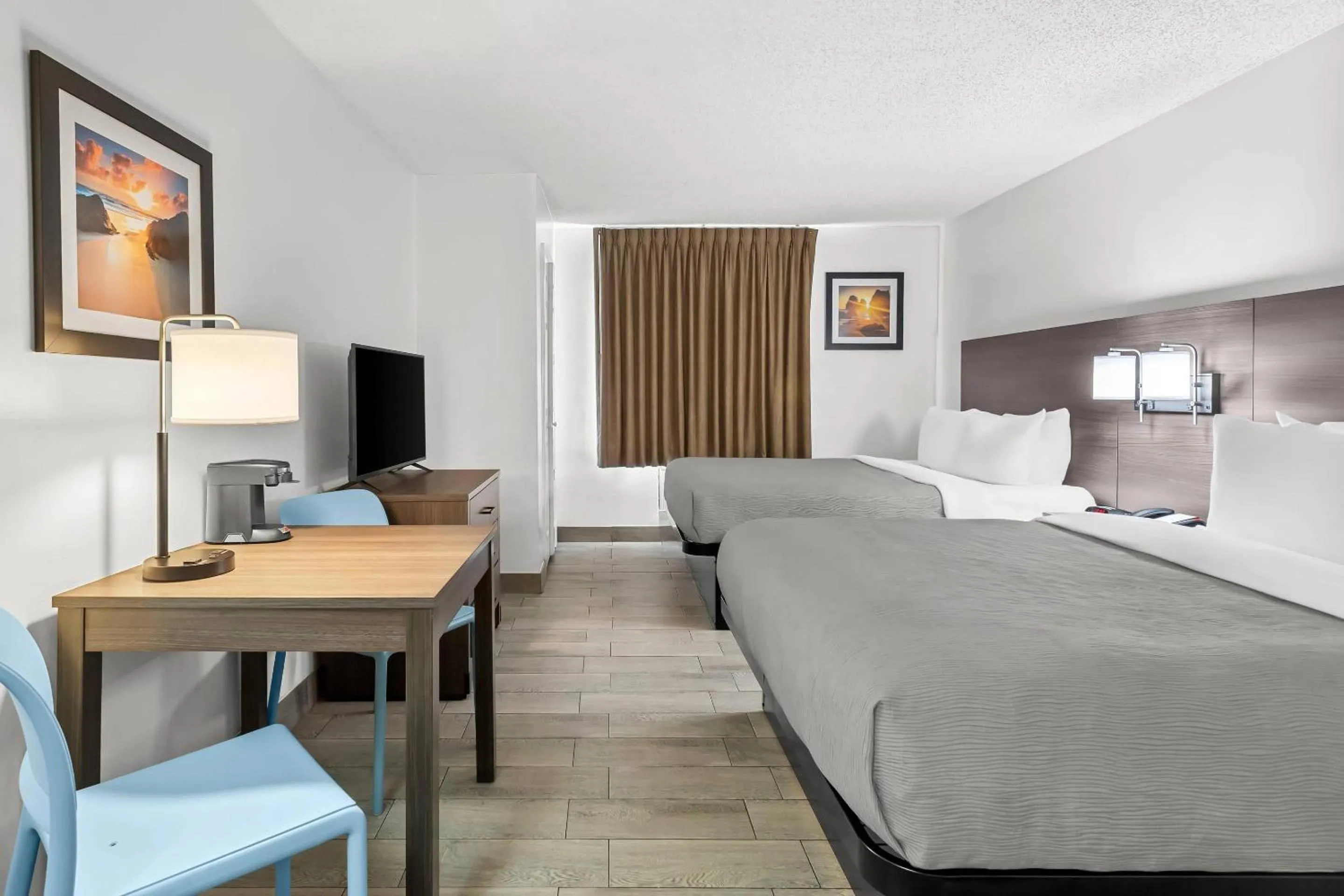 Bedroom, Bed in Quality Inn & Suites at Tropicana Field