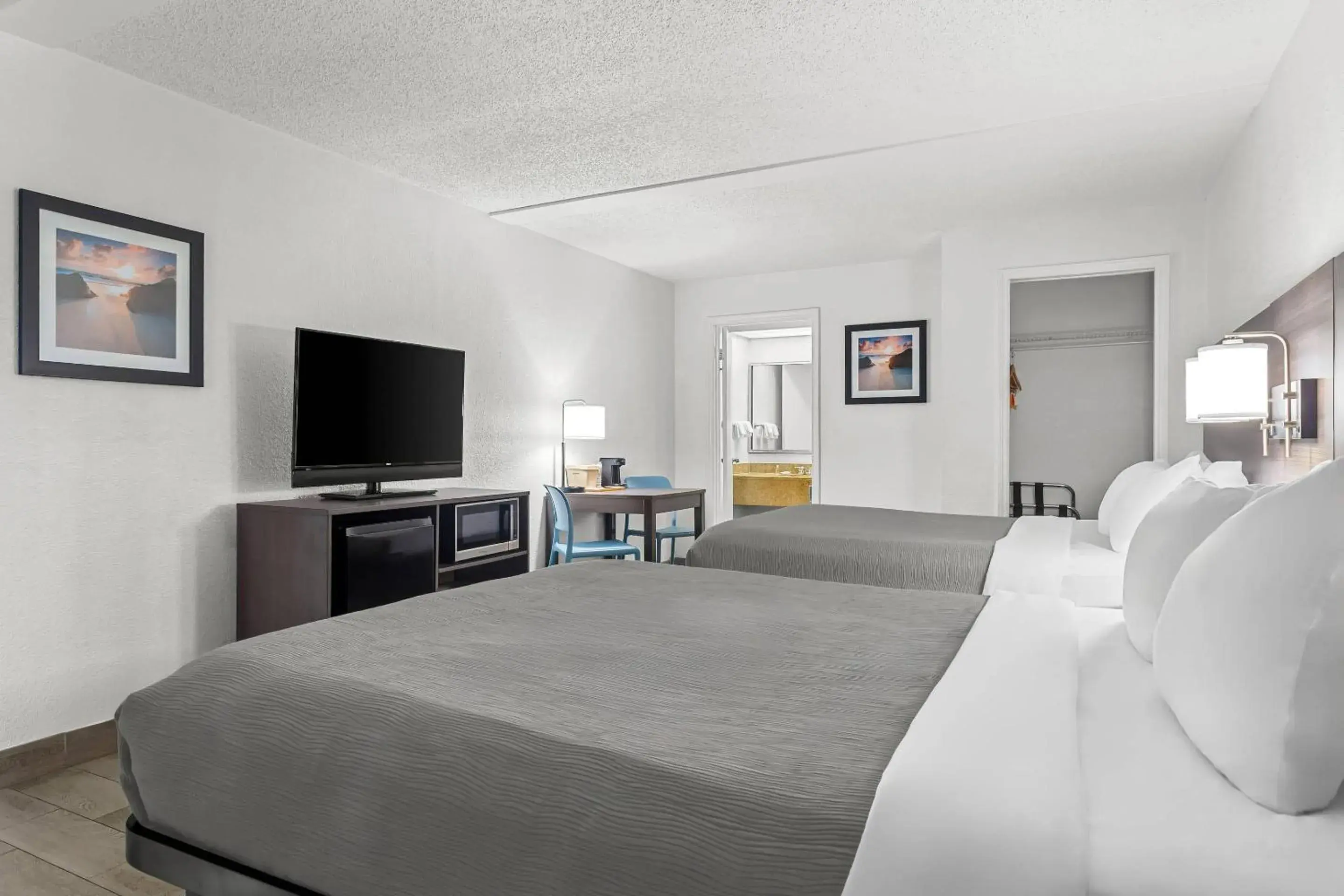 Bedroom, Bed in Quality Inn & Suites at Tropicana Field Bedroom, Bed in Quality Inn & Suites at Tropicana Field