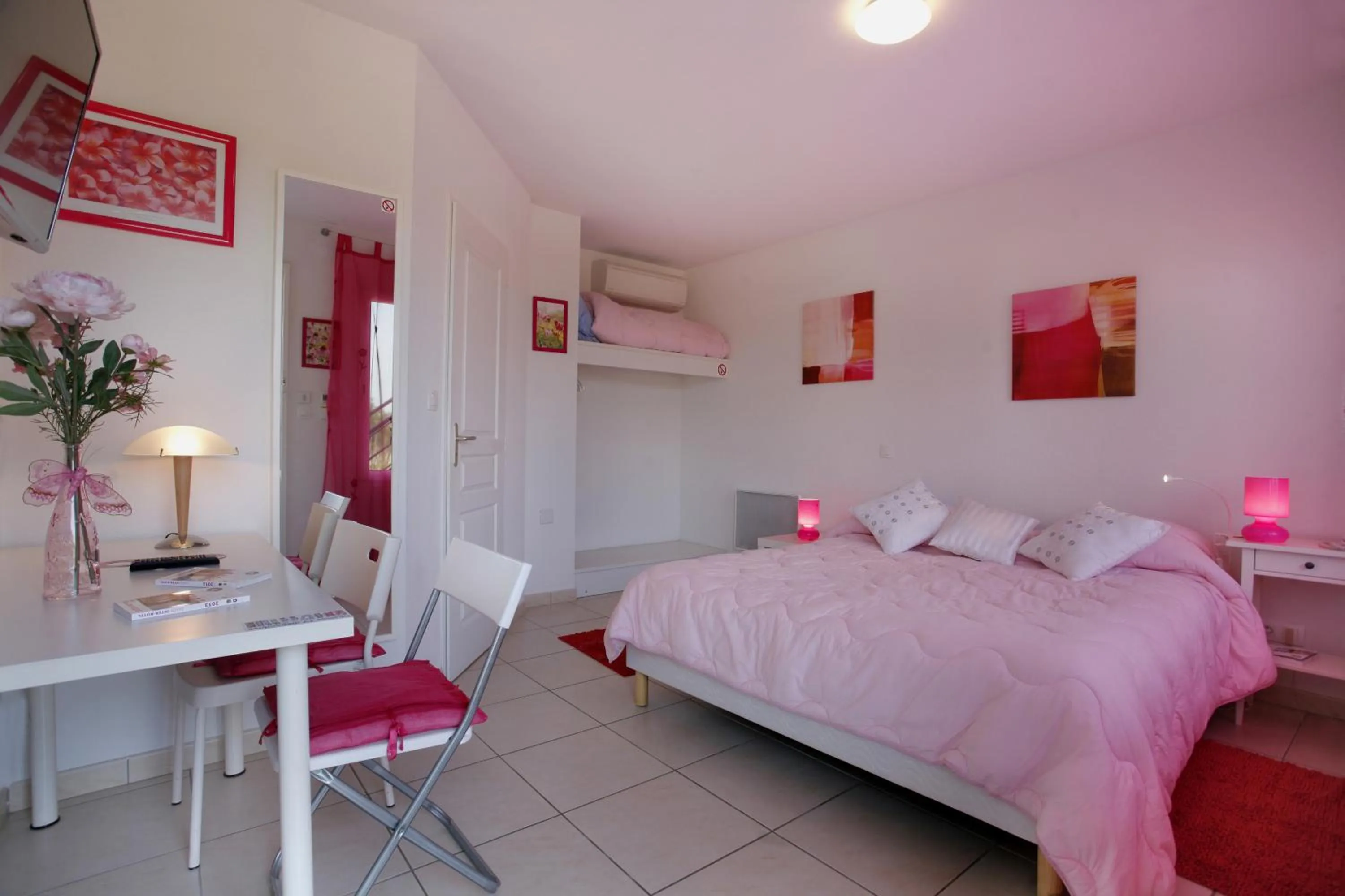 Photo of the whole room, Bed in Logis Hôtel Corintel Bordeaux Est