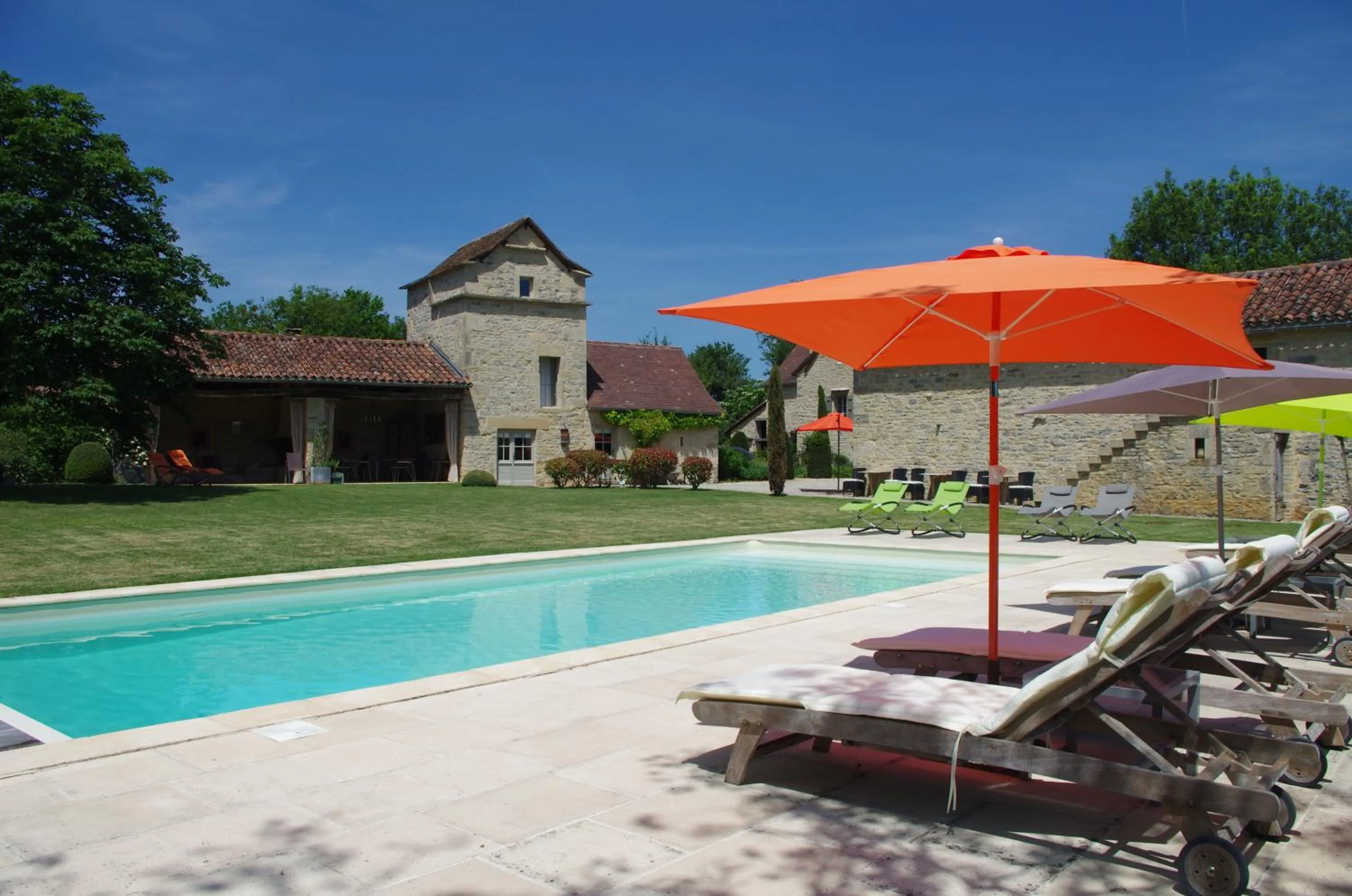 Pool view in Le Mas de Laché
