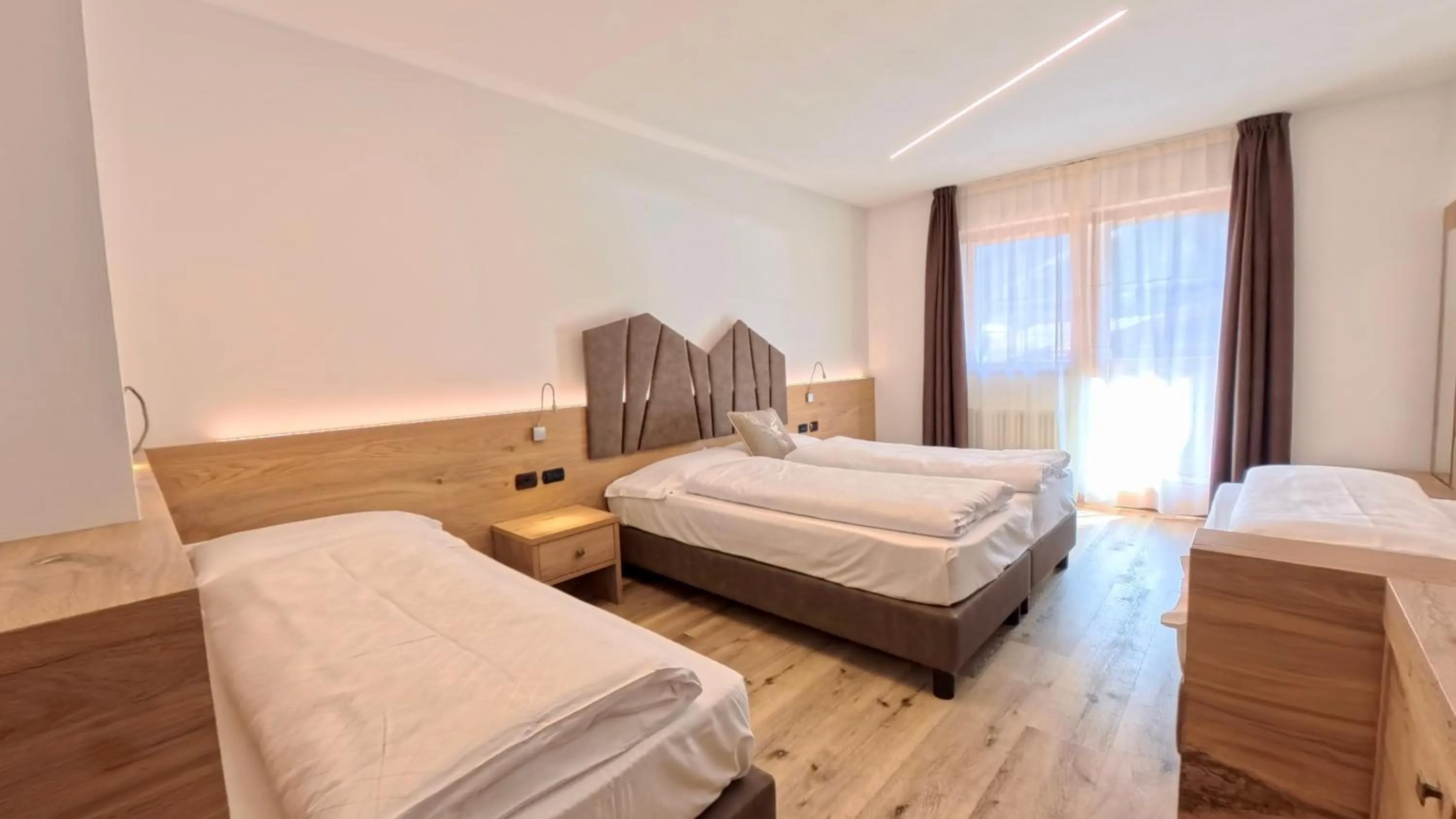 Bedroom, Bed in Hotel Cristallo