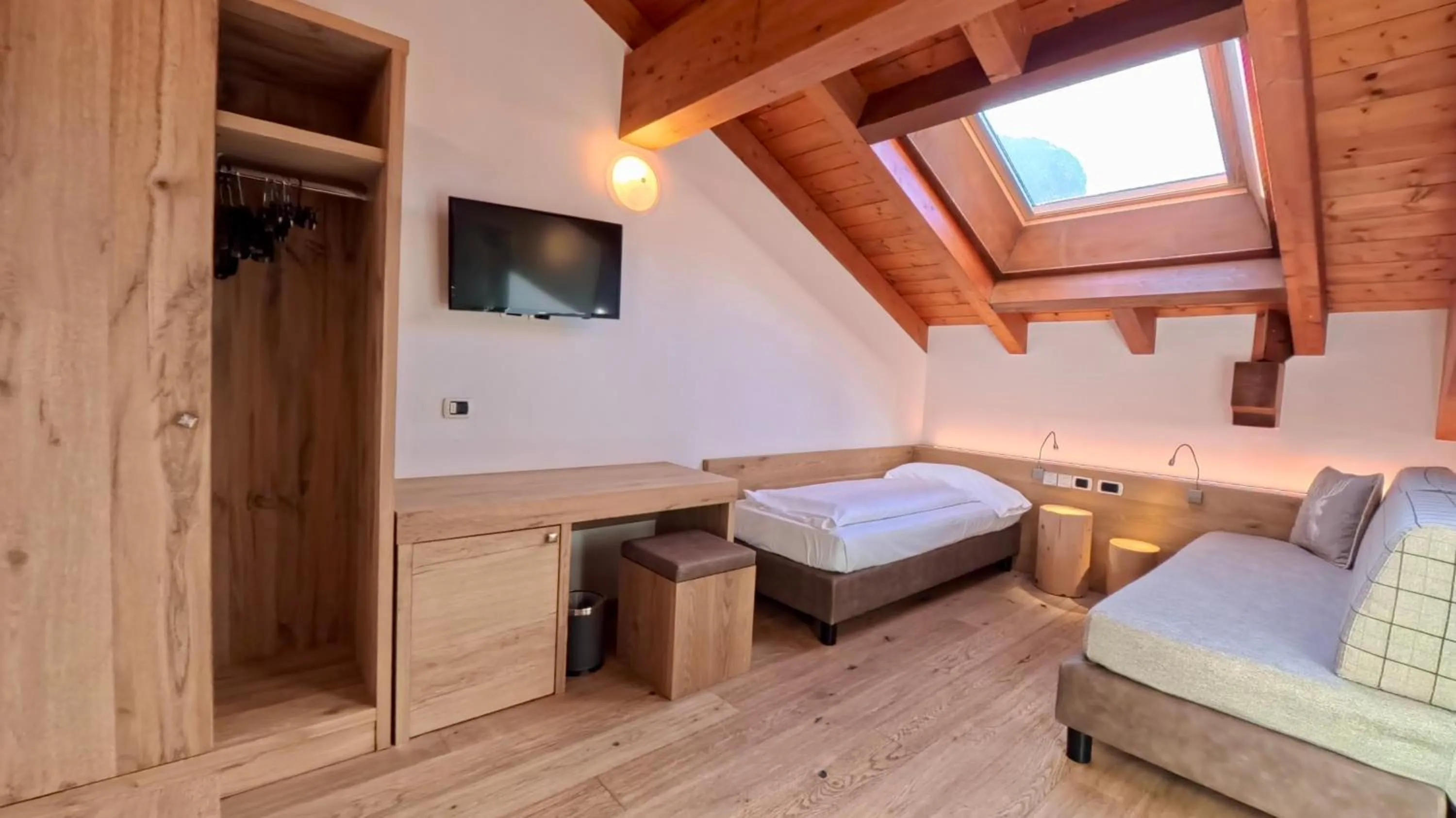 Bedroom, Bed in Hotel Cristallo