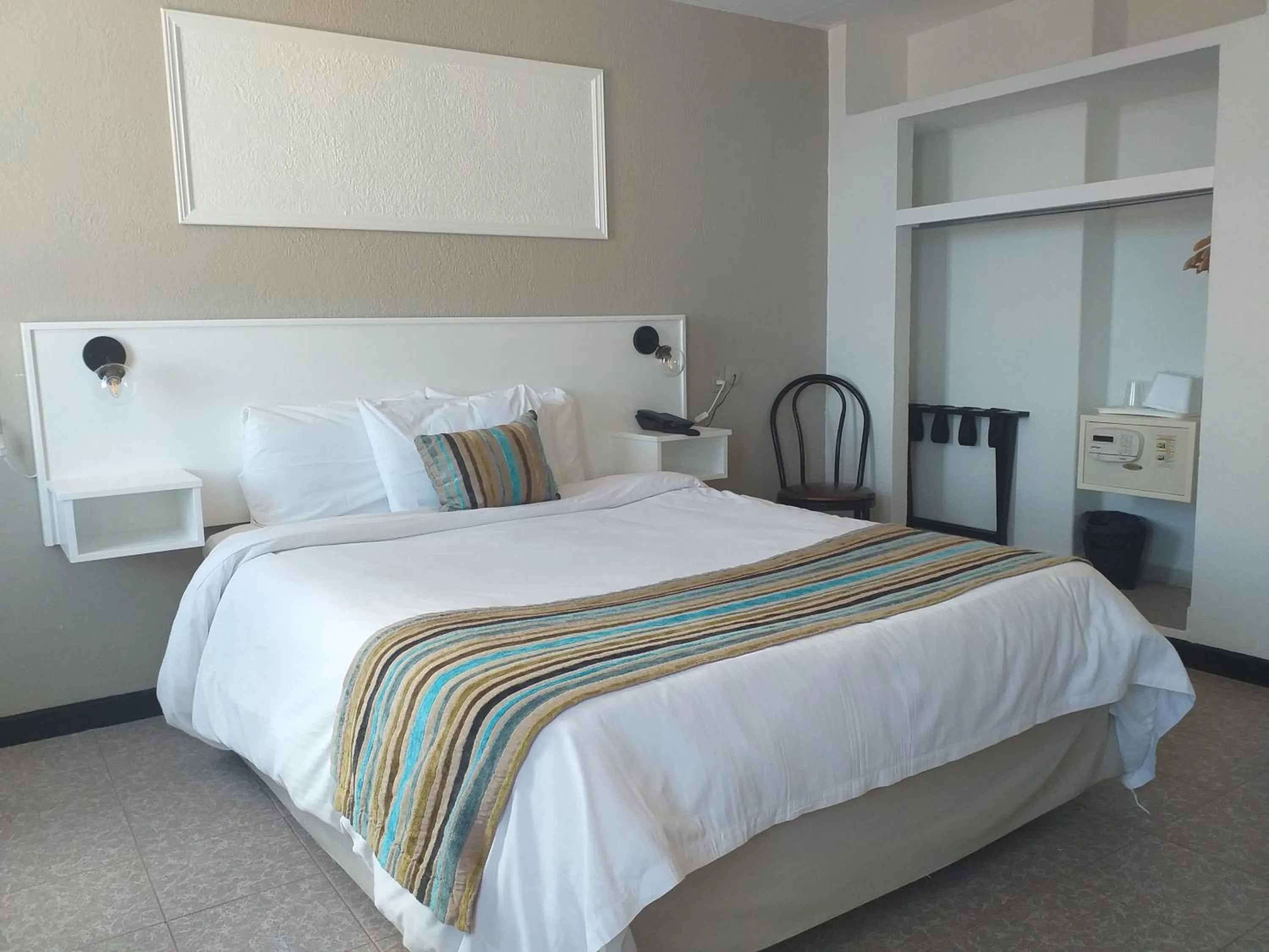 Bed in San Marco Hotel Curacao & Casino