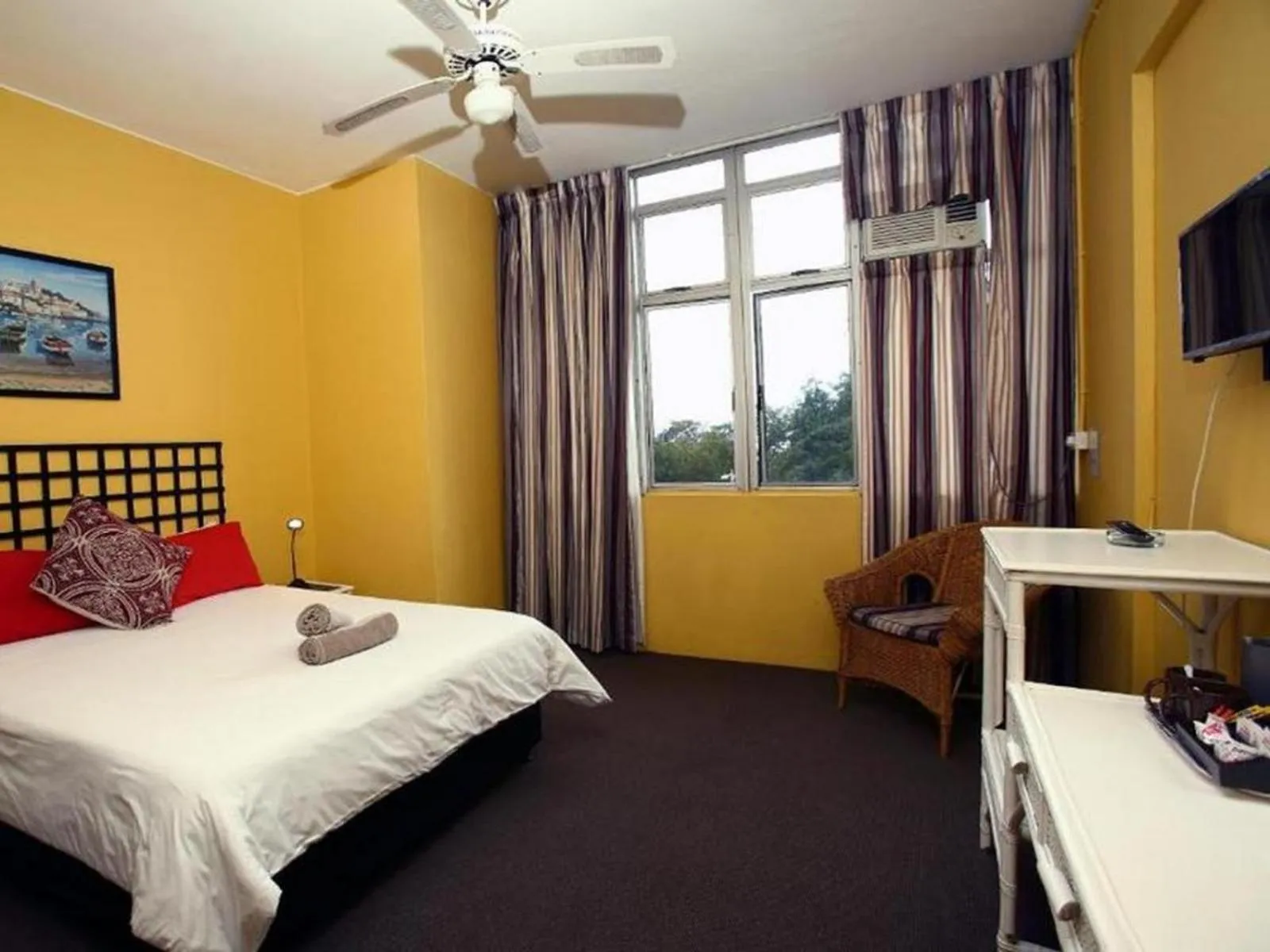 Photo of the whole room, Bed in Riviera Hotel Durban