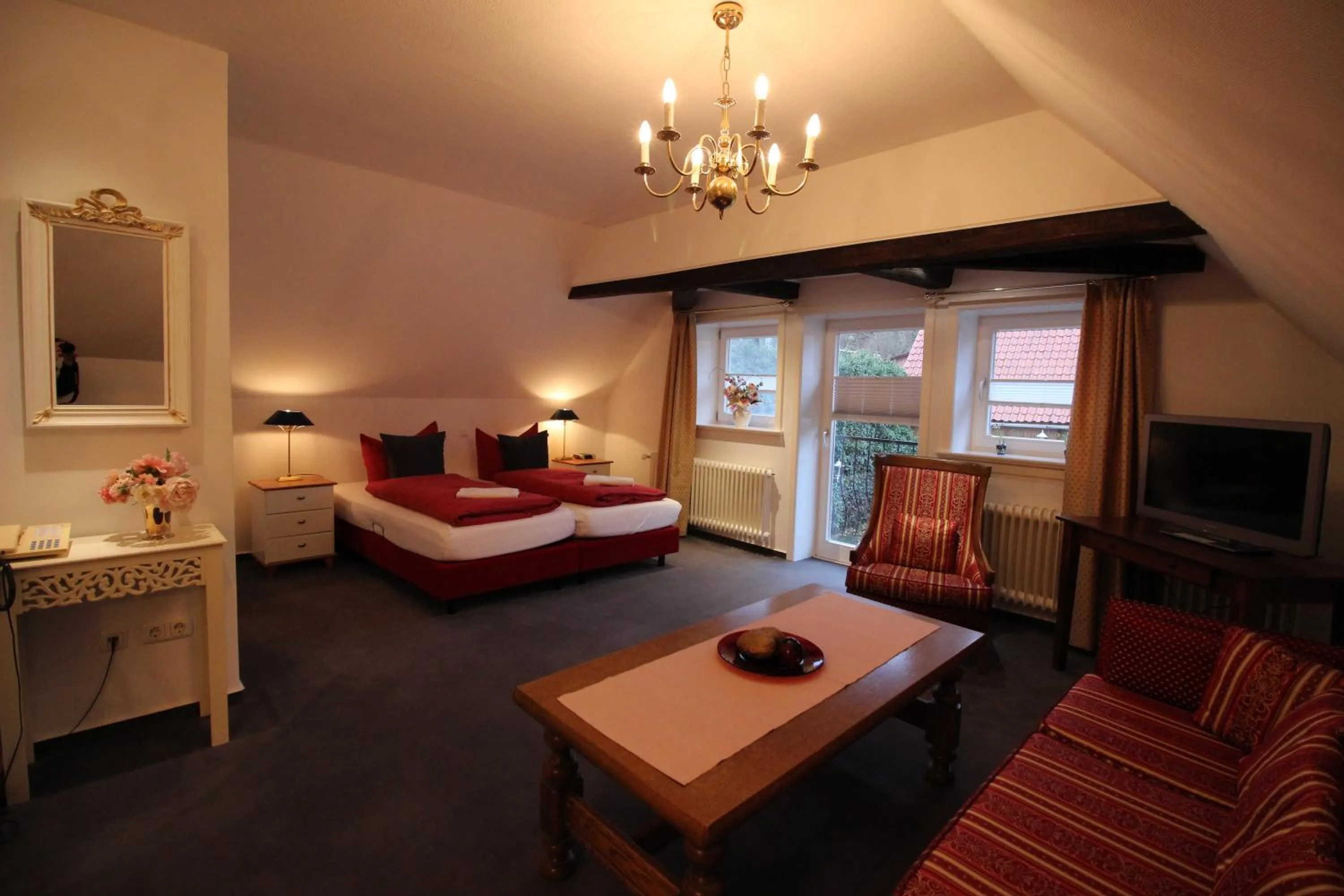 Photo of the whole room, Bed in Hotel Garni Zur Linde