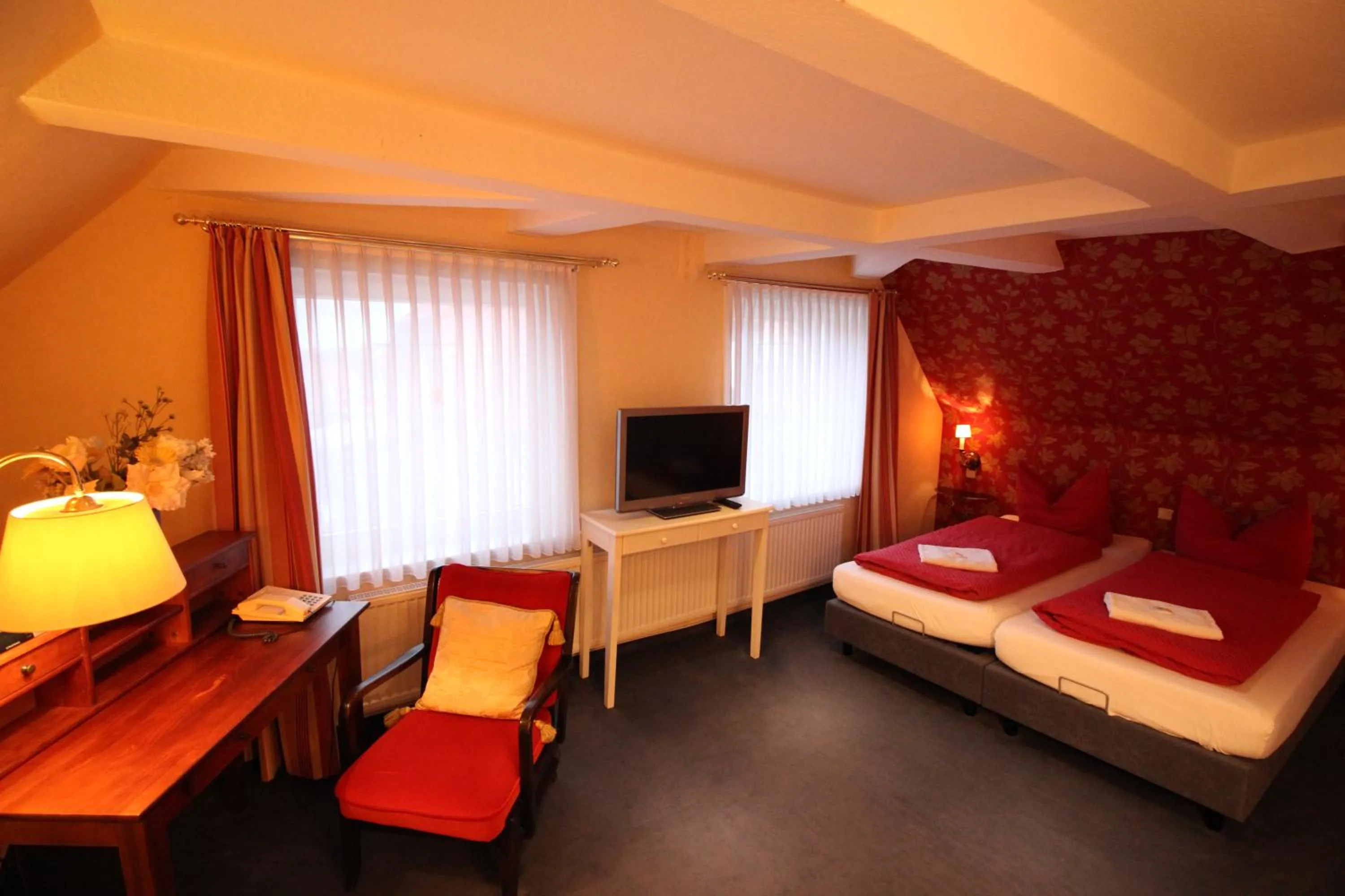 Day, Bed in Hotel Garni Zur Linde