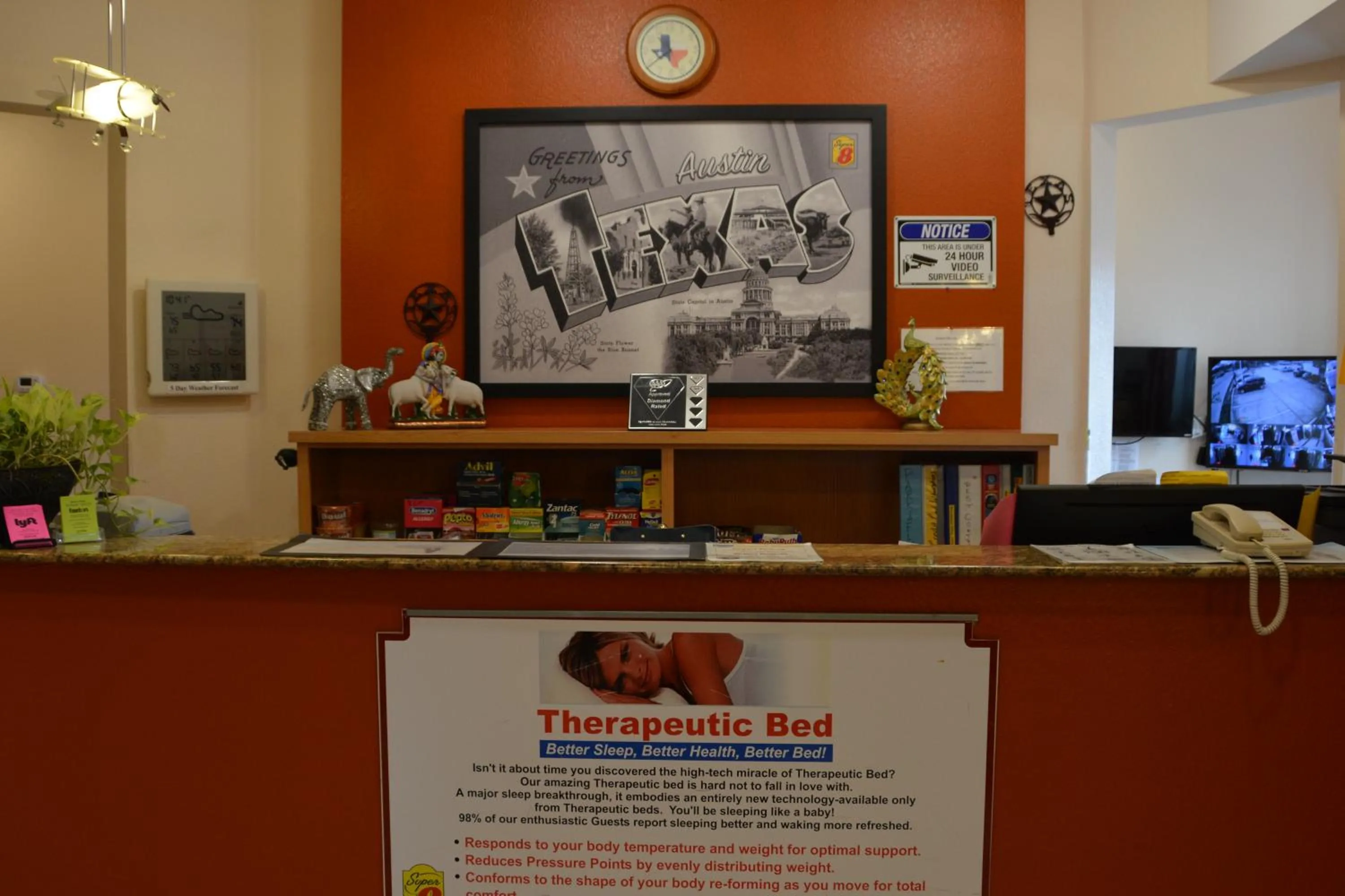 Lobby or reception in Super 8 by Wyndham Austin/Airport South