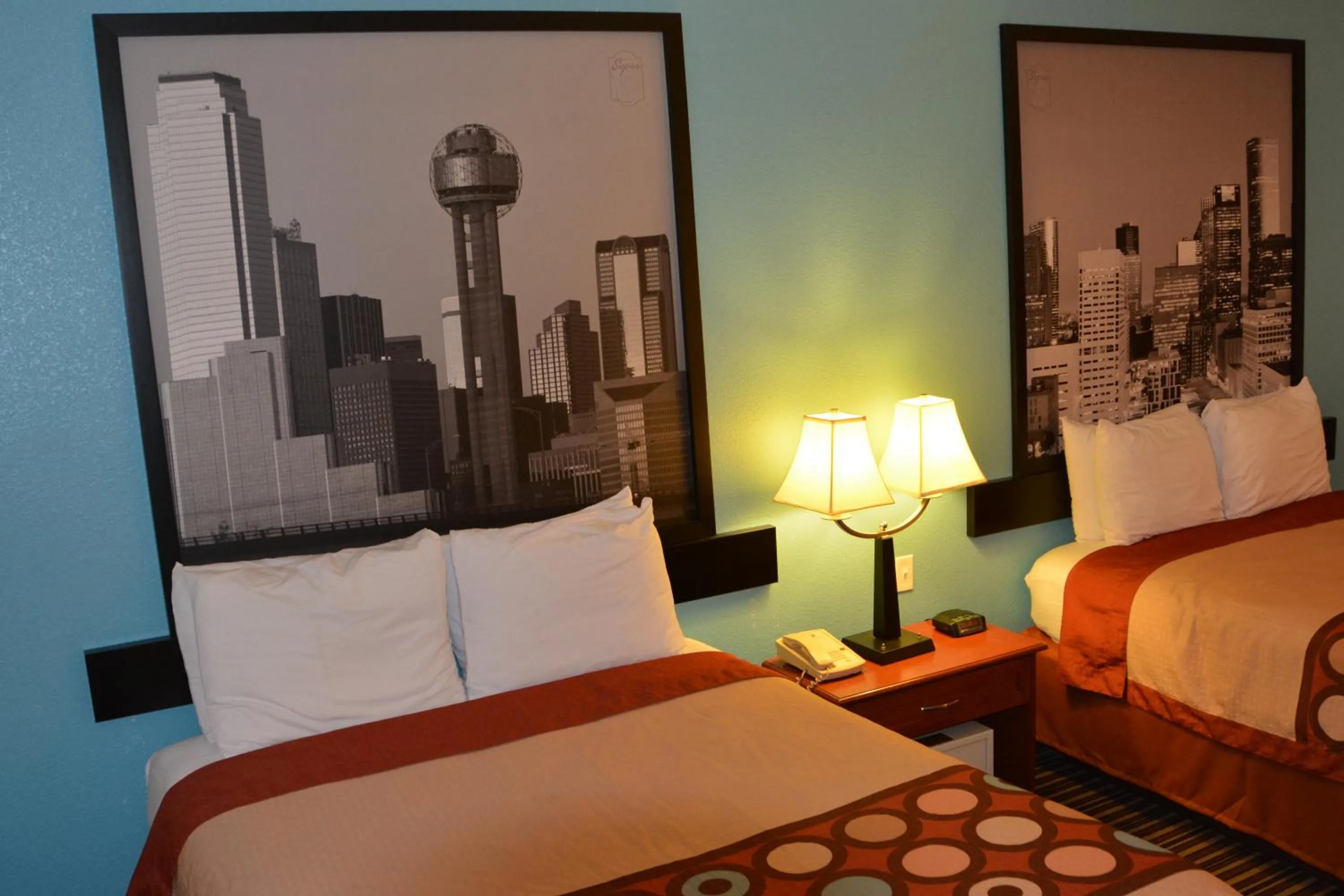 Bed in Super 8 by Wyndham Austin/Airport South