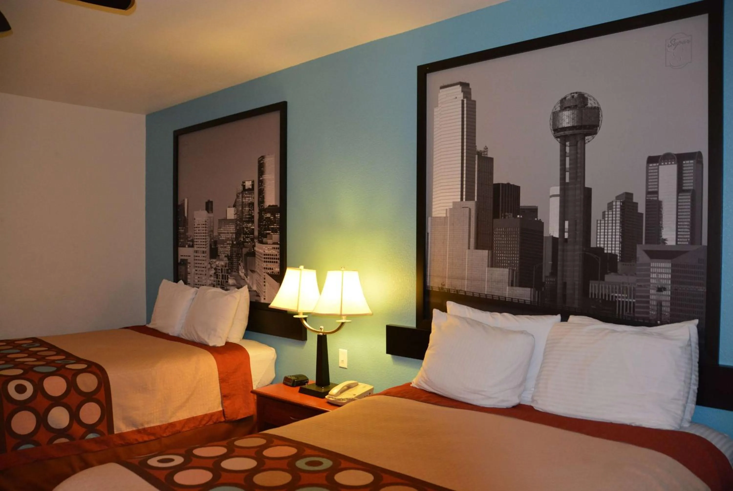 Photo of the whole room, Bed in Super 8 by Wyndham Austin/Airport South