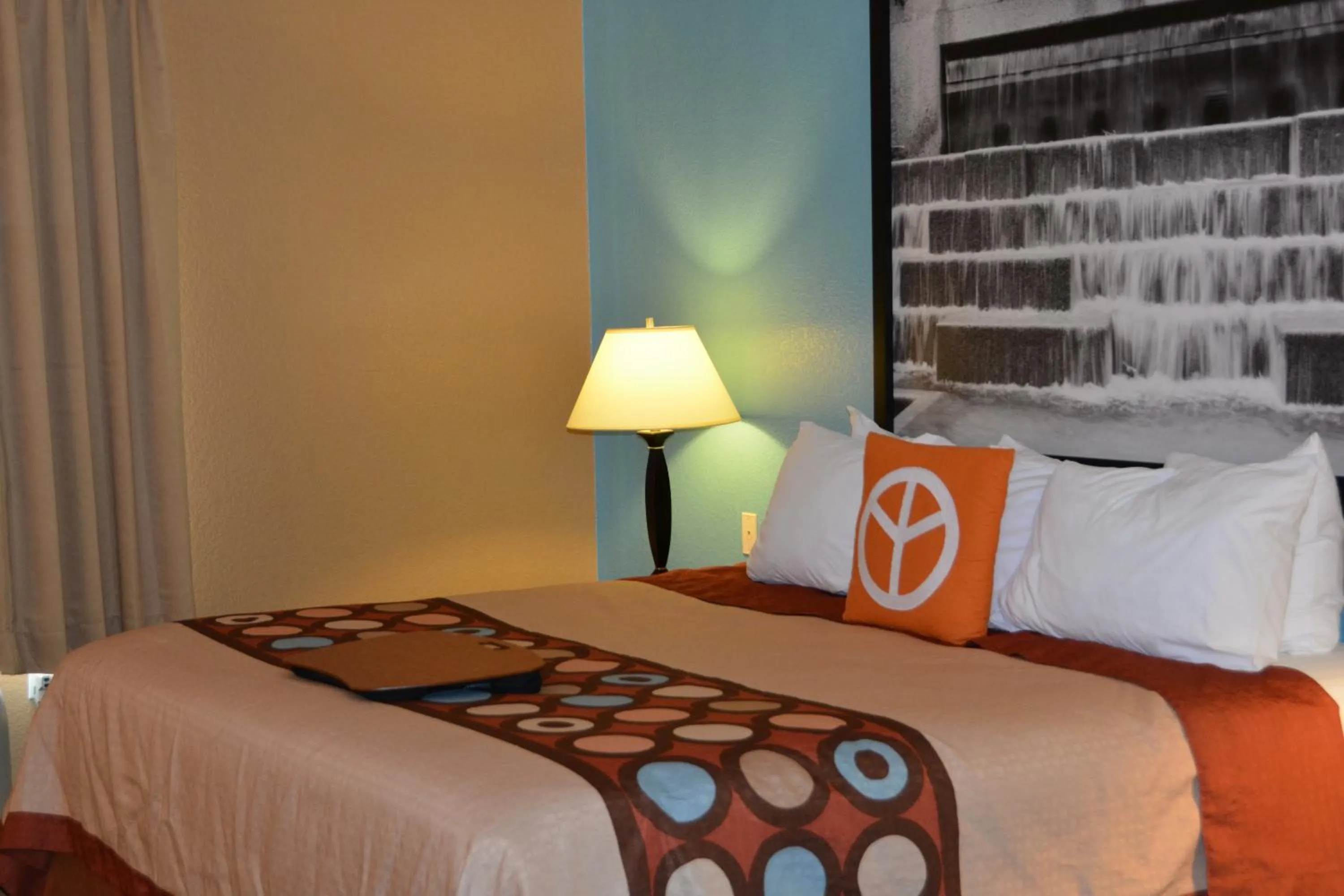 Bed in Super 8 by Wyndham Austin/Airport South