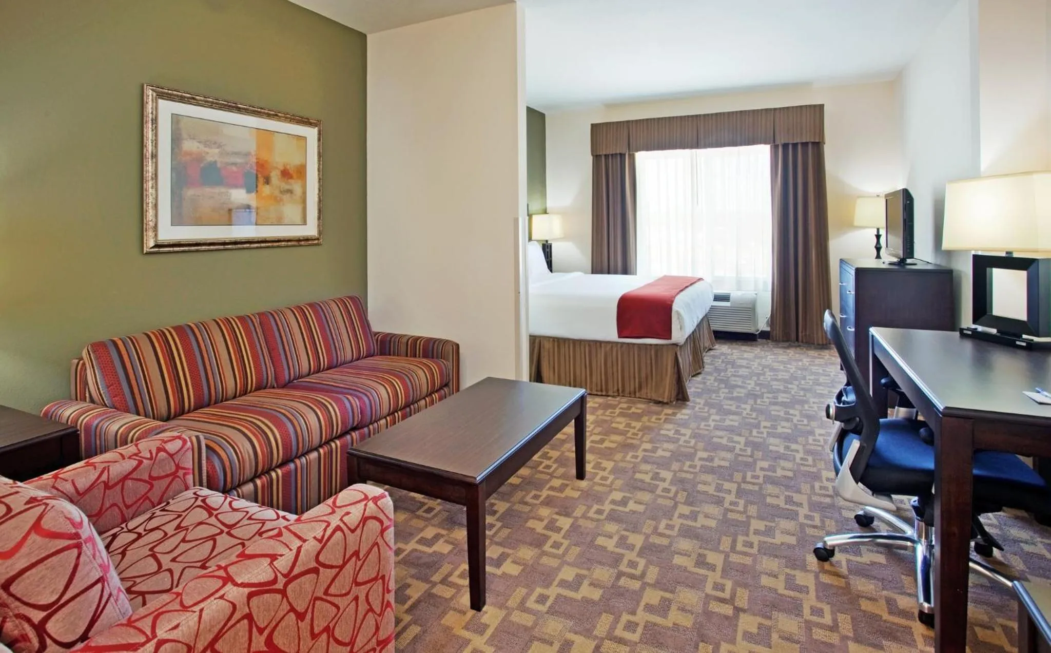 Photo of the whole room in Holiday Inn Express Topeka North by IHG