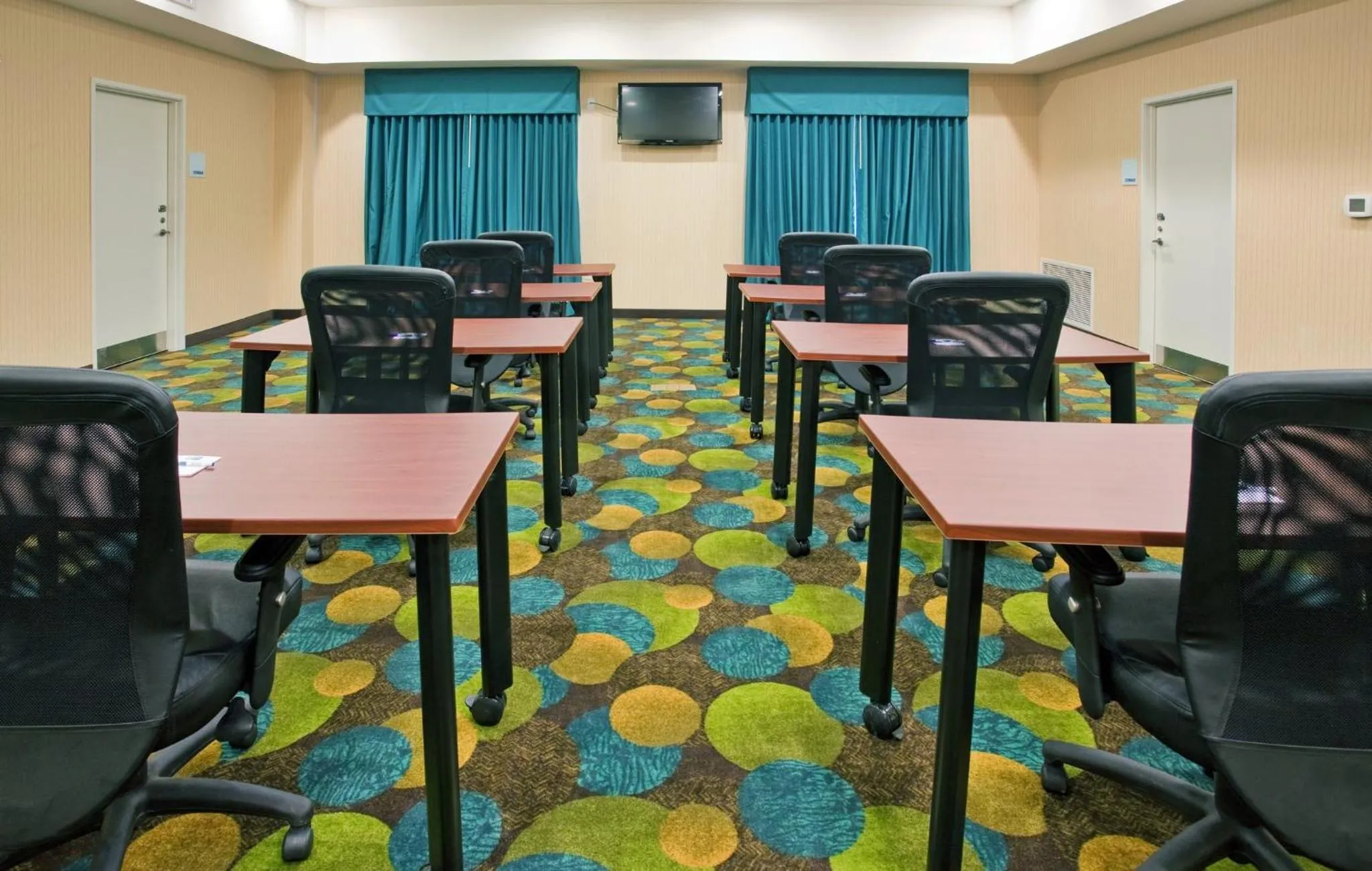 Meeting/conference room in Holiday Inn Express Topeka North by IHG