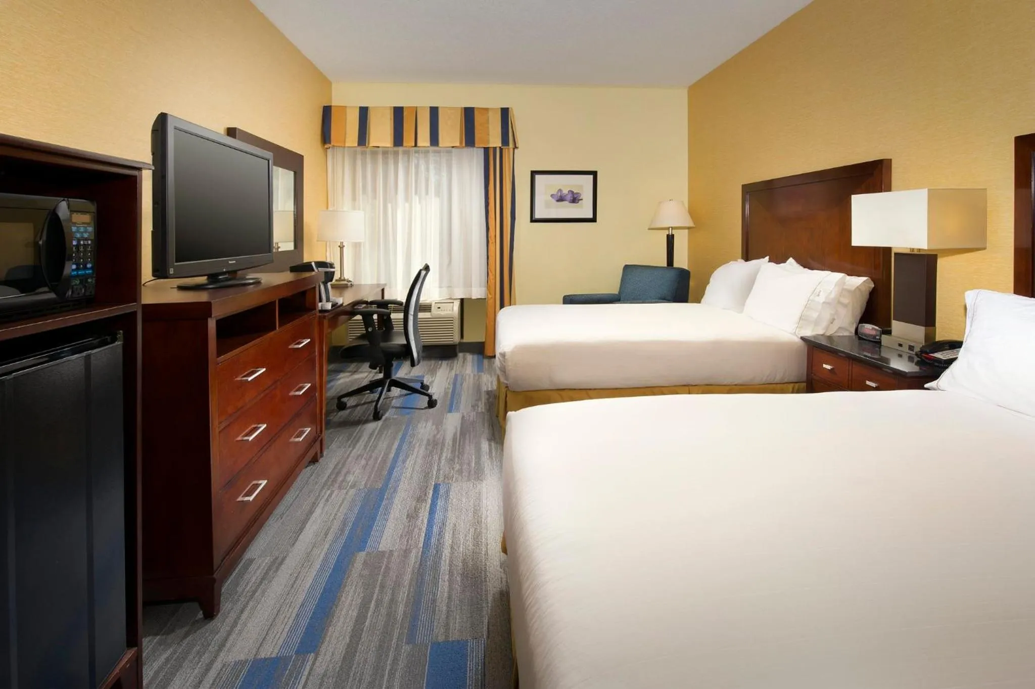 Photo of the whole room, Bed in Holiday Inn Express Washington DC-BW Parkway by IHG