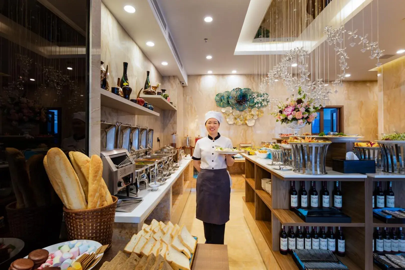 Restaurant/places to eat in Aaron Hotel Restaurant/places to eat in Aaron Hotel