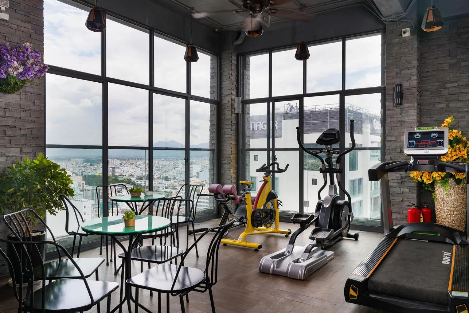 Fitness centre/facilities in Aaron Hotel