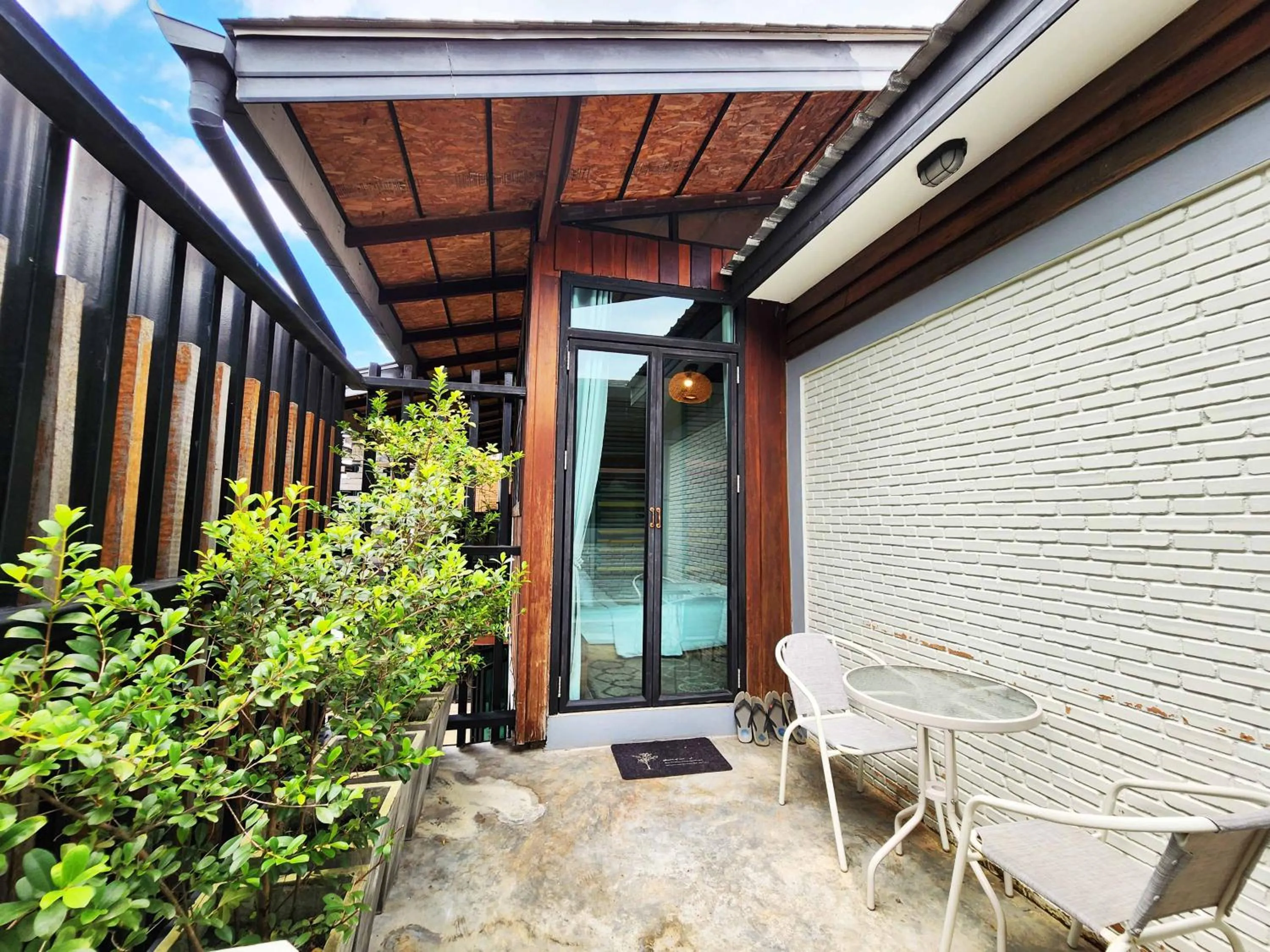 Balcony/Terrace in Baan Mai Kradan Hostel Chiang Rai