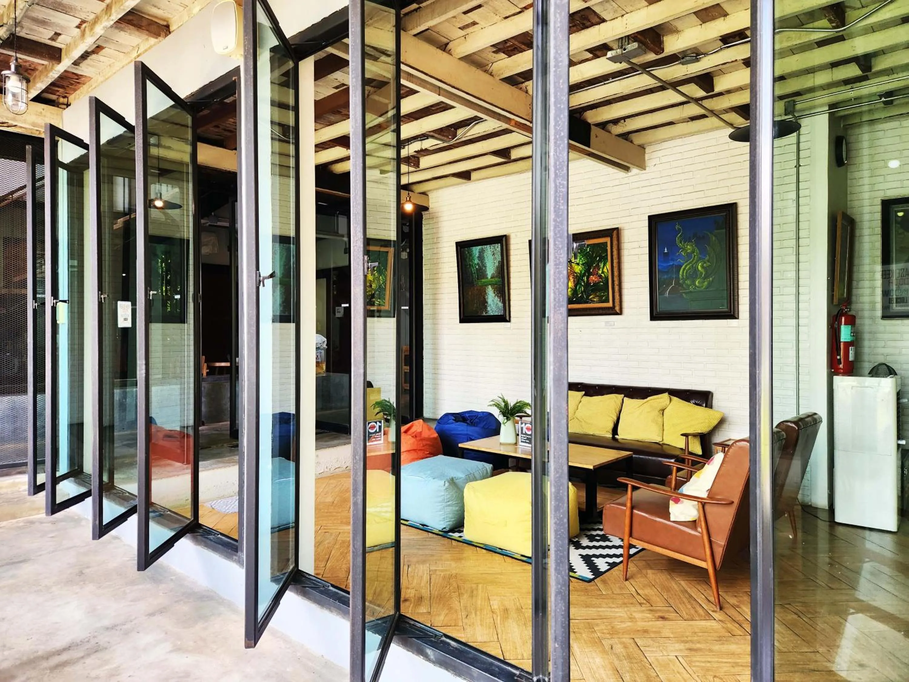 Living room in Baan Mai Kradan Hostel Chiang Rai