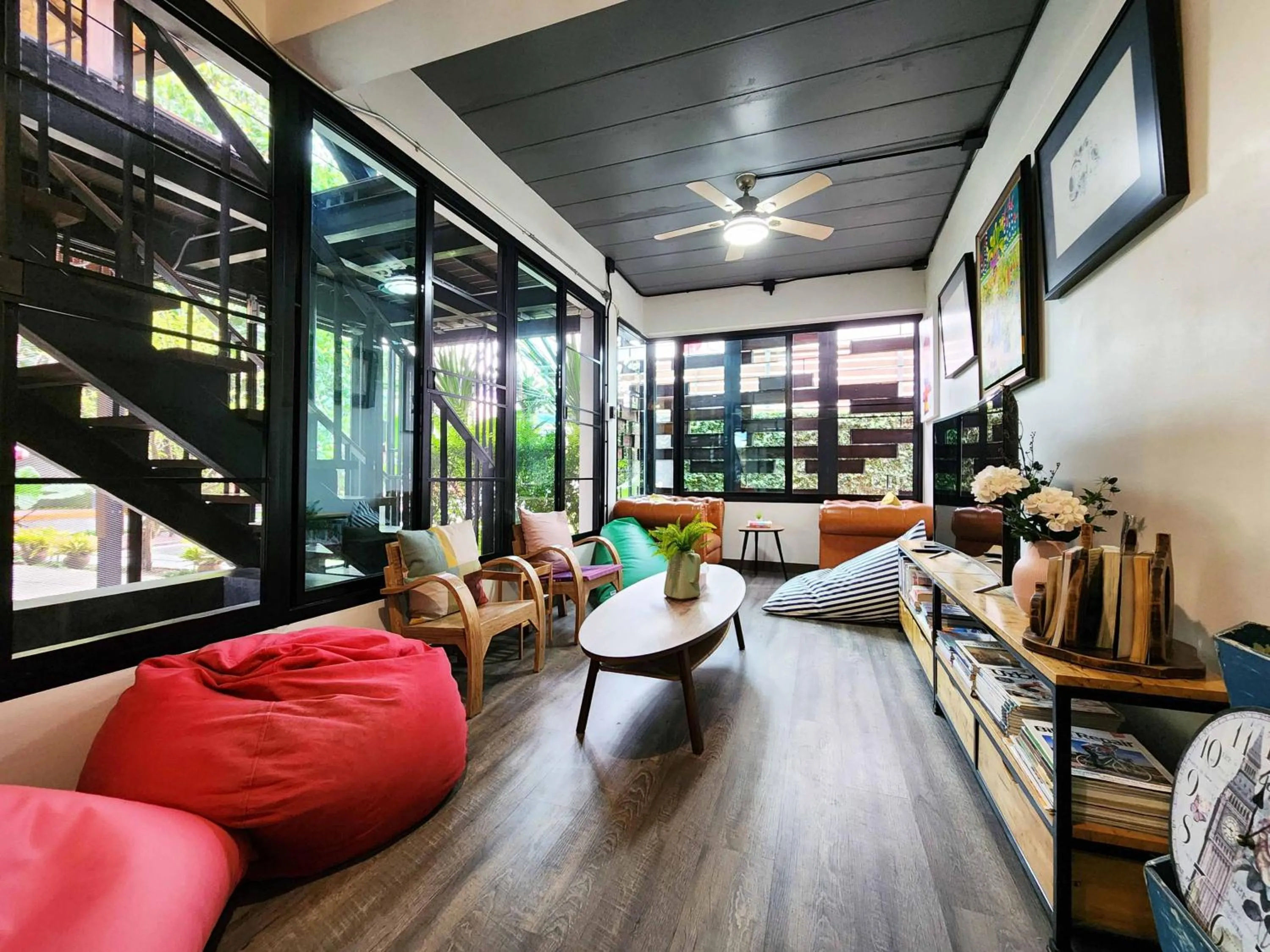 Living room in Baan Mai Kradan Hostel Chiang Rai