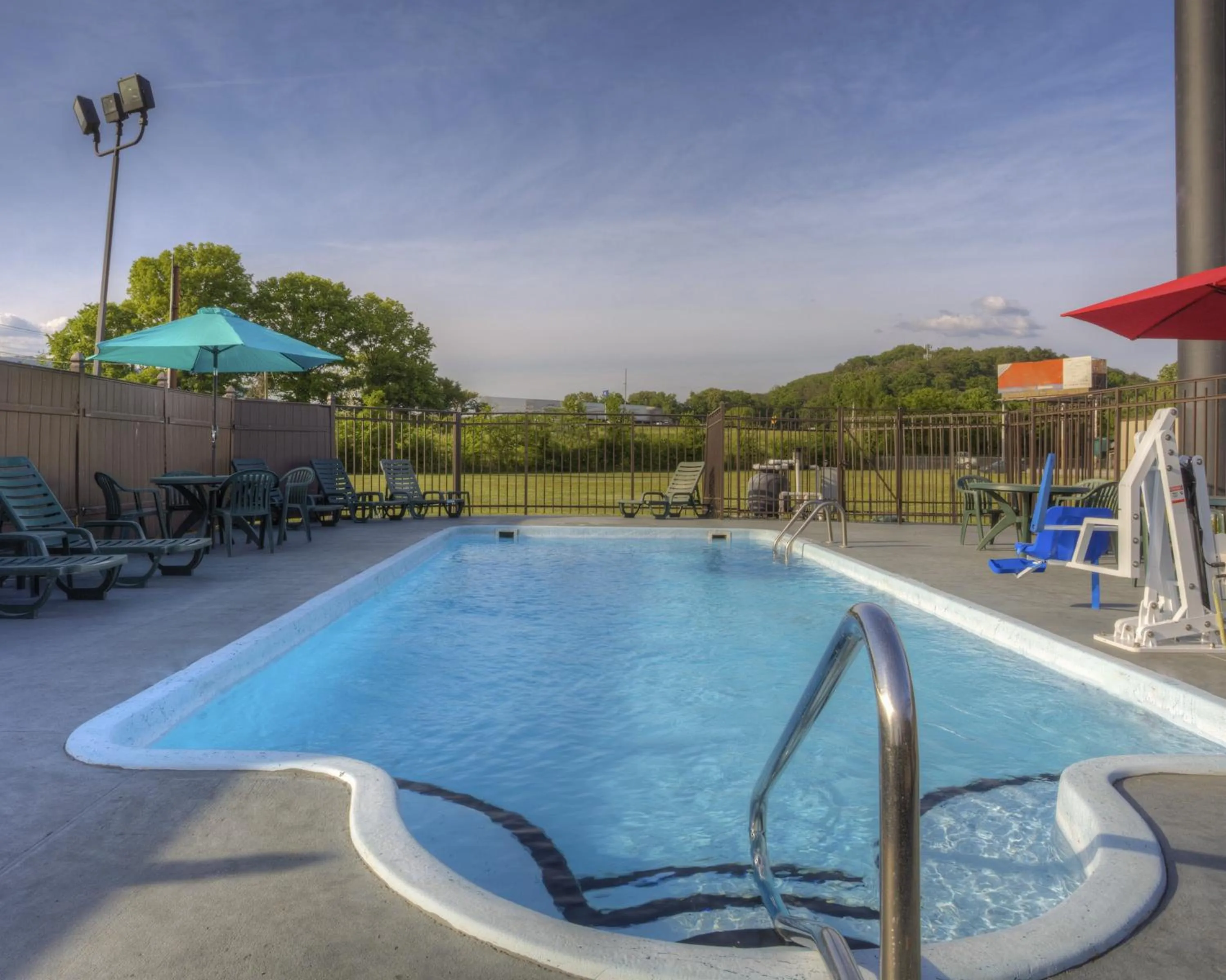 Swimming pool in Howard Johnson by Wyndham Chattanooga Lookout Mountain I-24