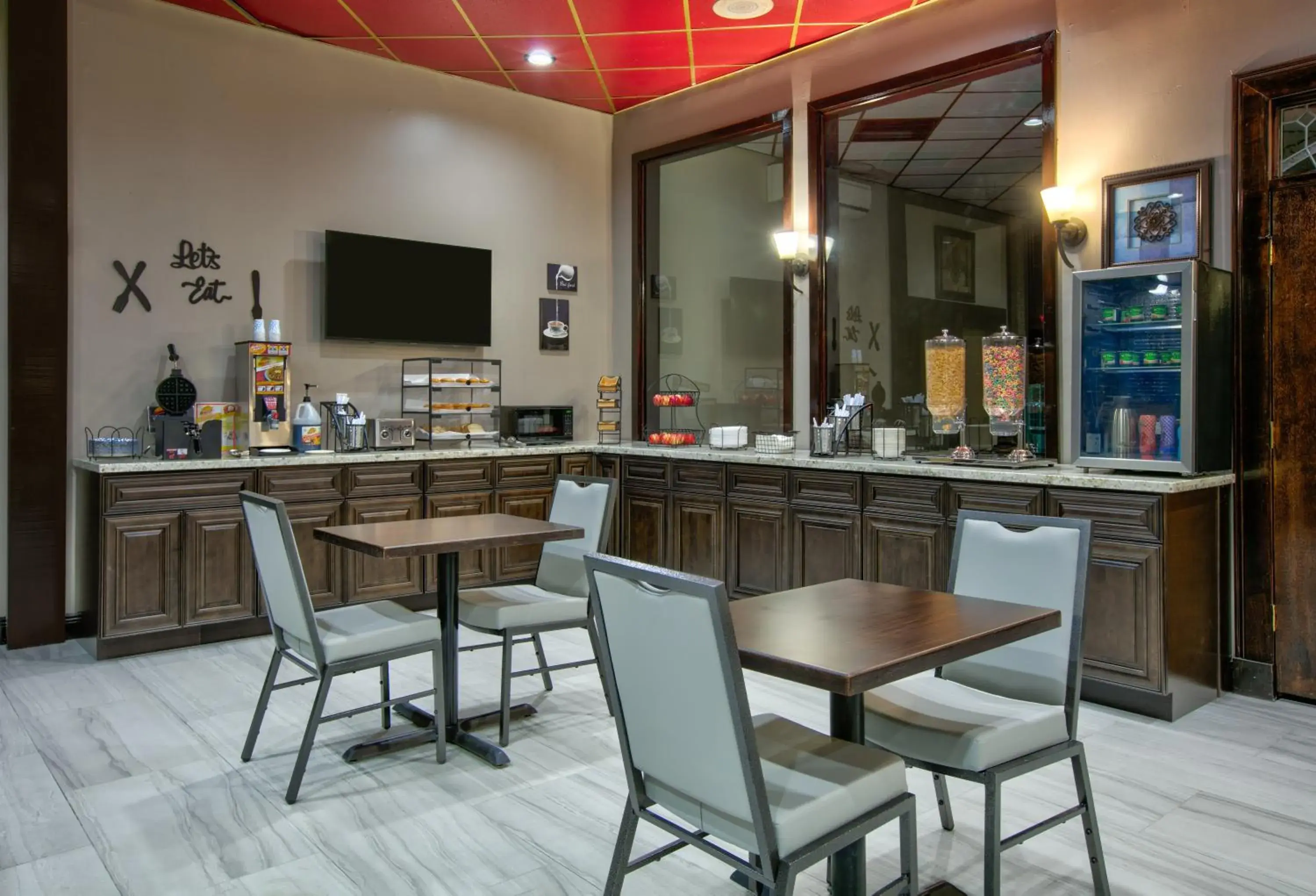 Restaurant/places to eat in Ramada by Wyndham Diamondhead I-10 Gulfport Restaurant/places to eat in Ramada by Wyndham Diamondhead I-10 Gulfport