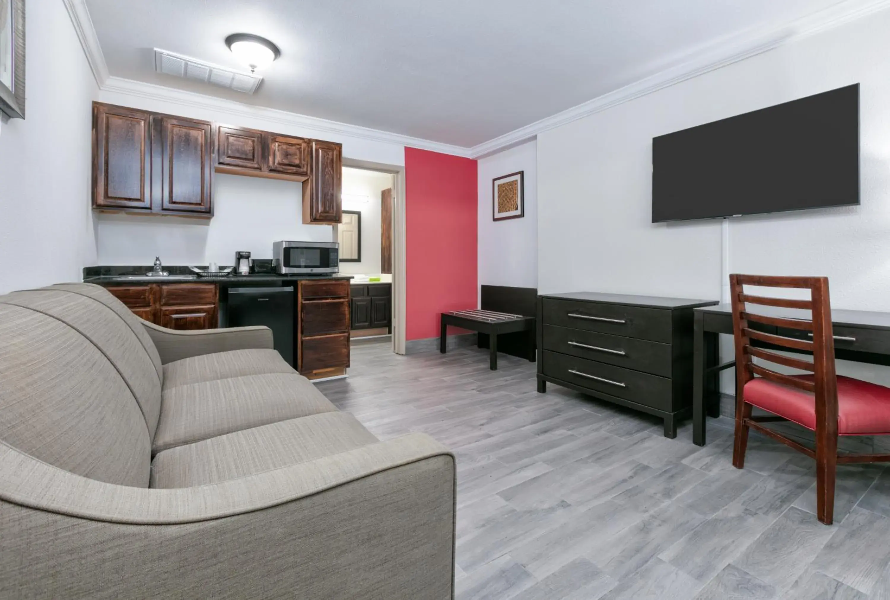 Poolside King Suite with Two King Beds - Interior Suite/Non-Smoking in Ramada by Wyndham Diamondhead I-10 Gulfport Poolside King Suite with Two King Beds - Interior Suite/Non-Smoking in Ramada by Wyndham Diamondhead I-10 Gulfport