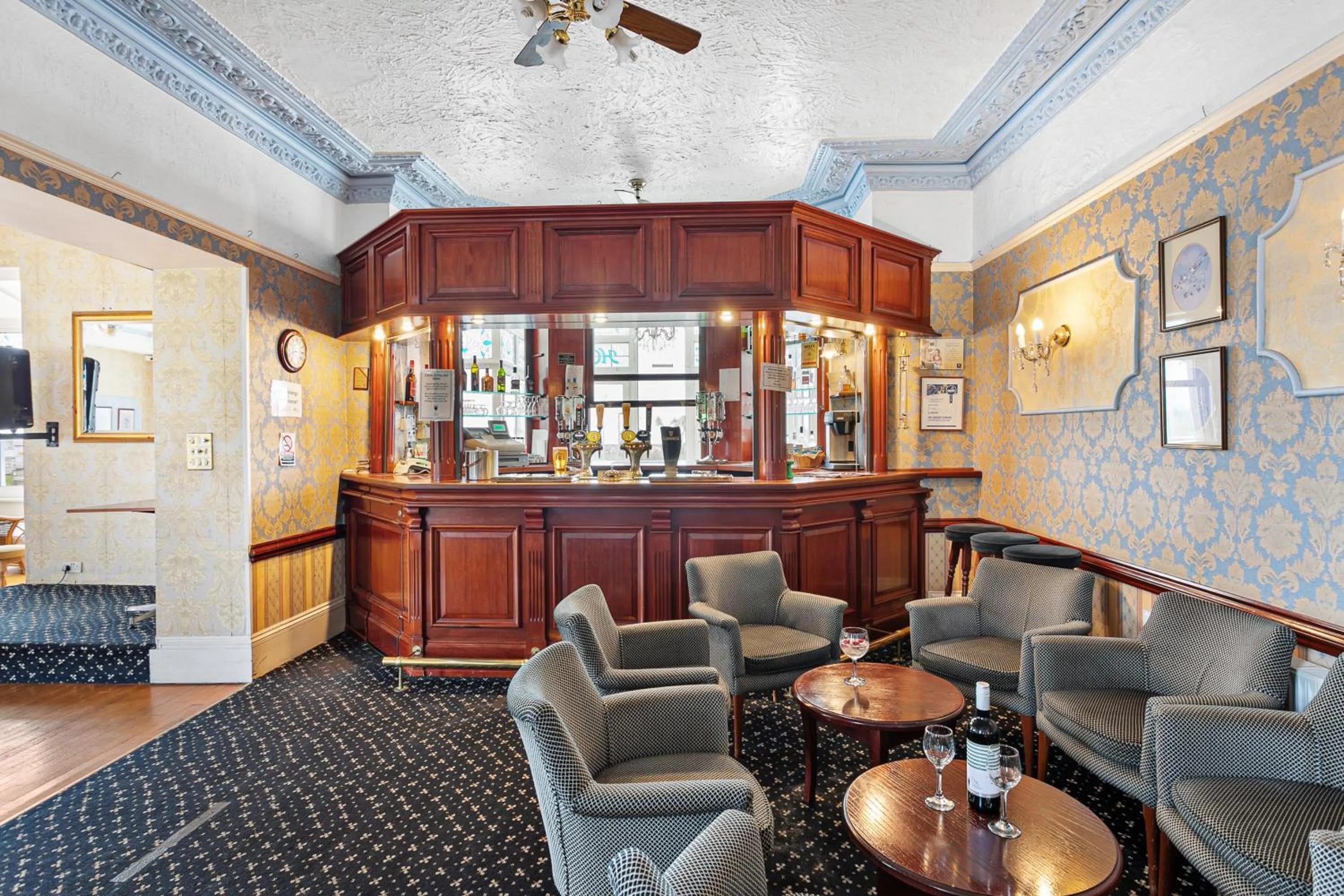 Lounge or bar in Marine Hotel