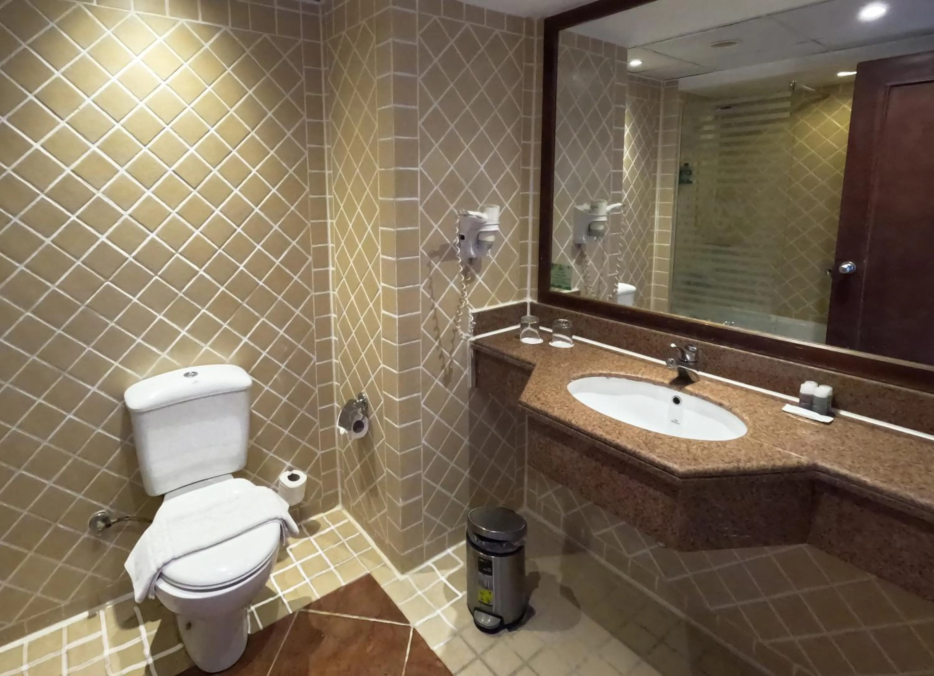 Toilet in Ivy Cyrene Island Aqua Park Resort