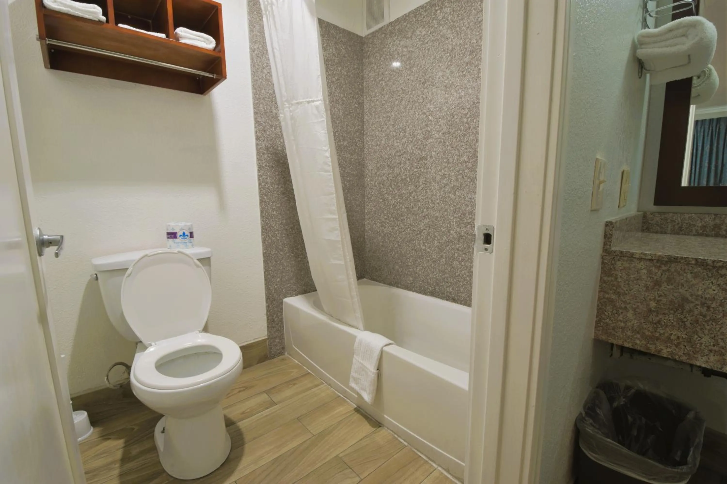 Shower in Welcome Inn Corona