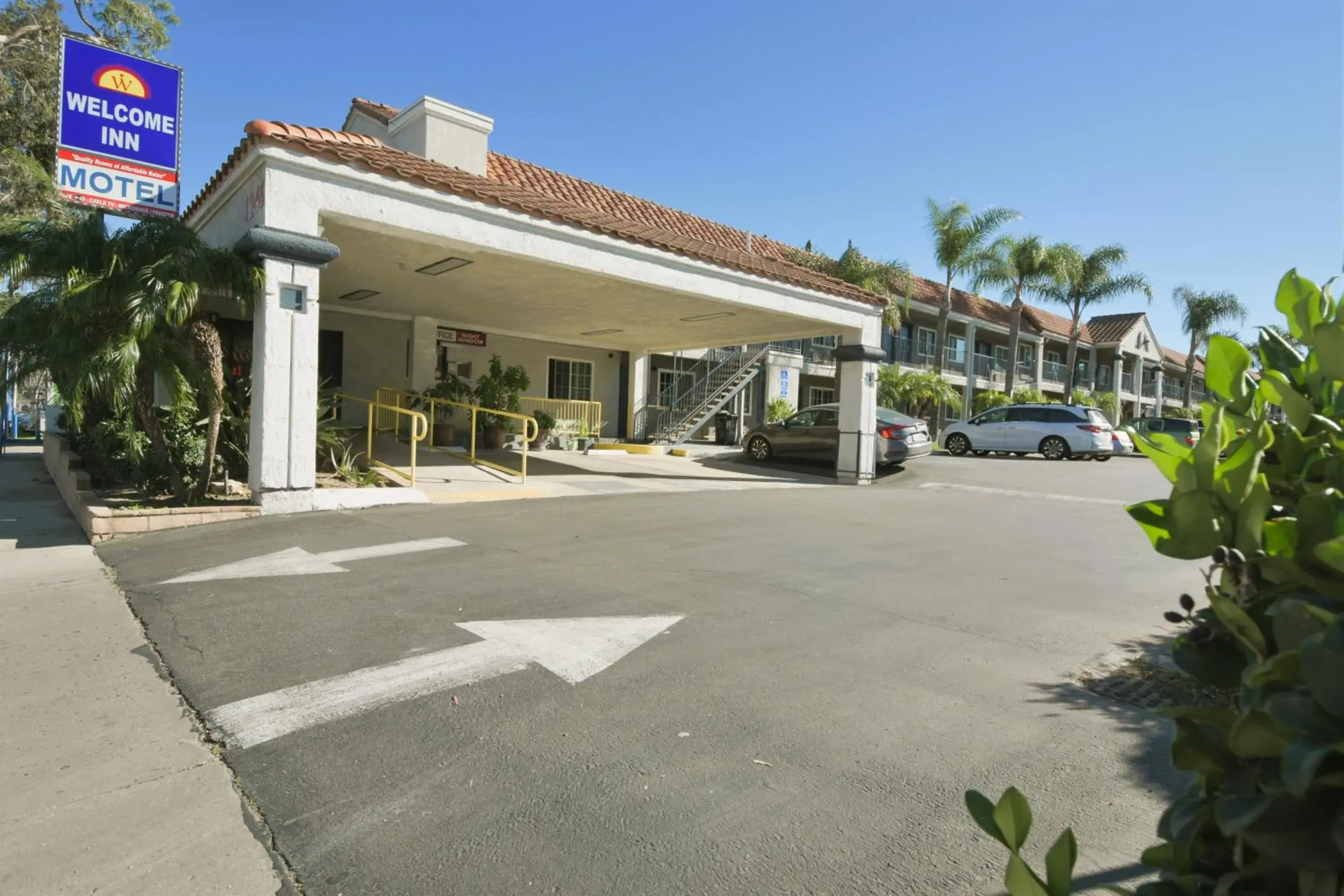 Property building in Welcome Inn Corona Property building in Welcome Inn Corona