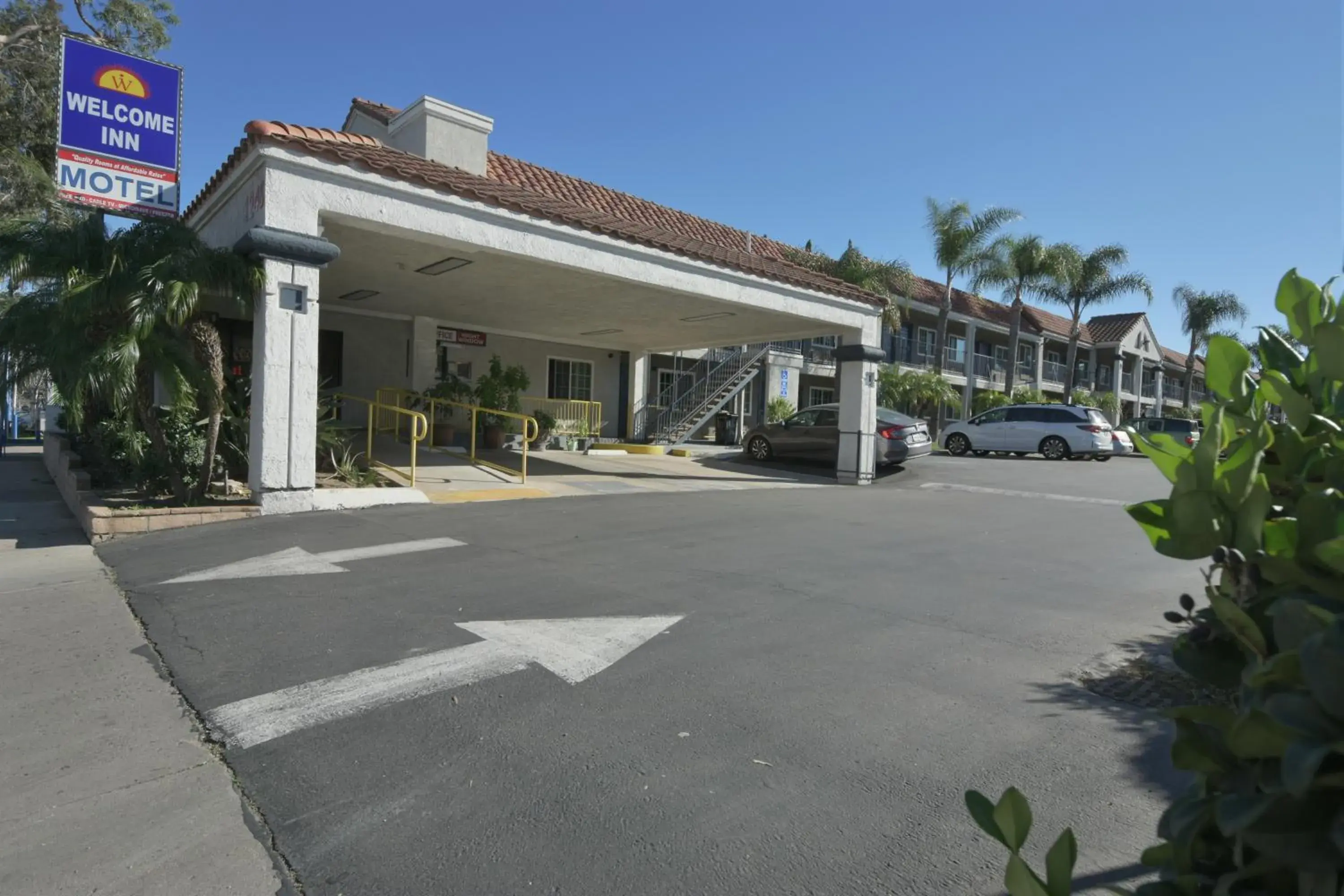 Property building in Welcome Inn Corona Property building in Welcome Inn Corona