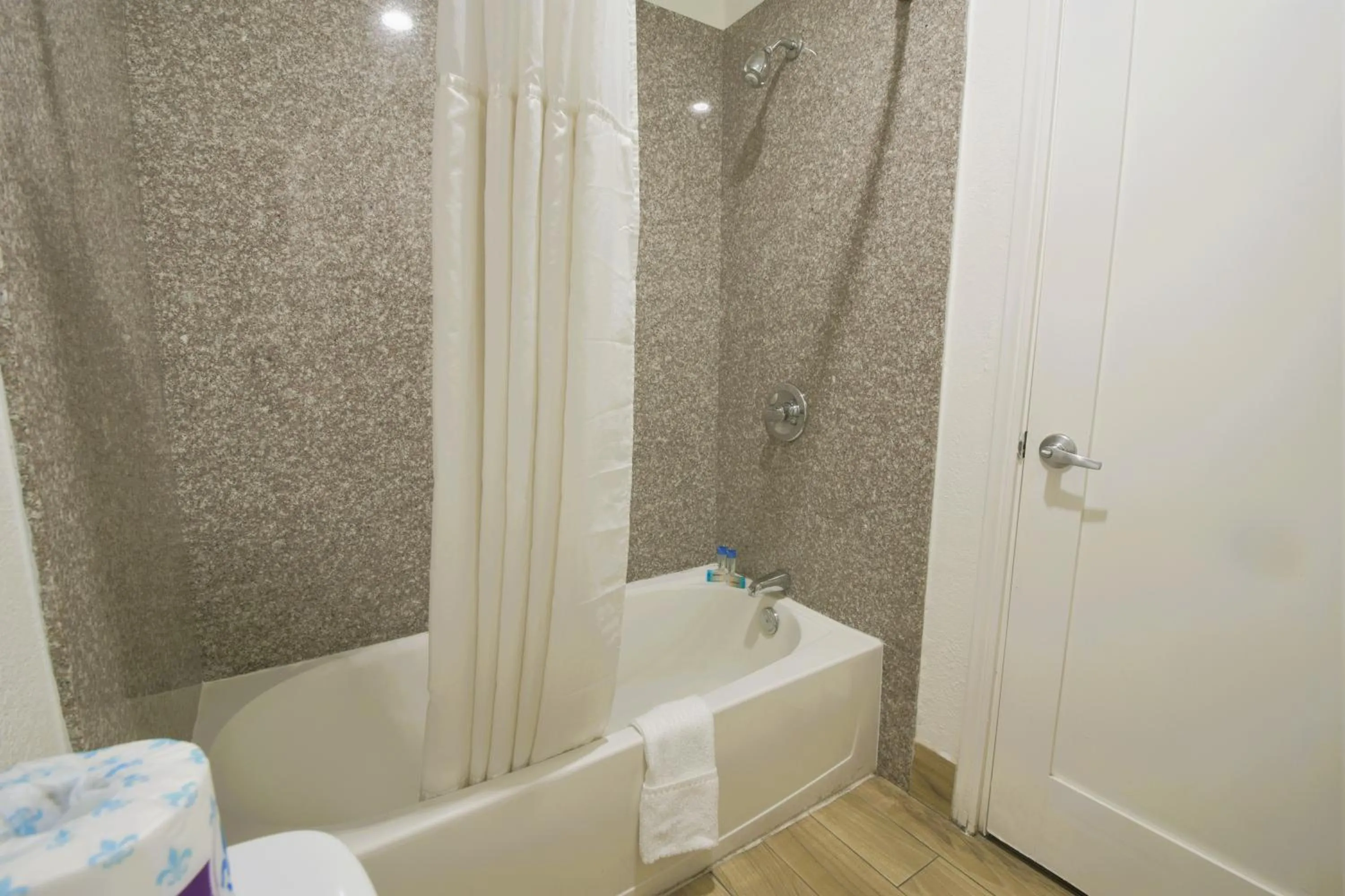 Shower in Welcome Inn Corona