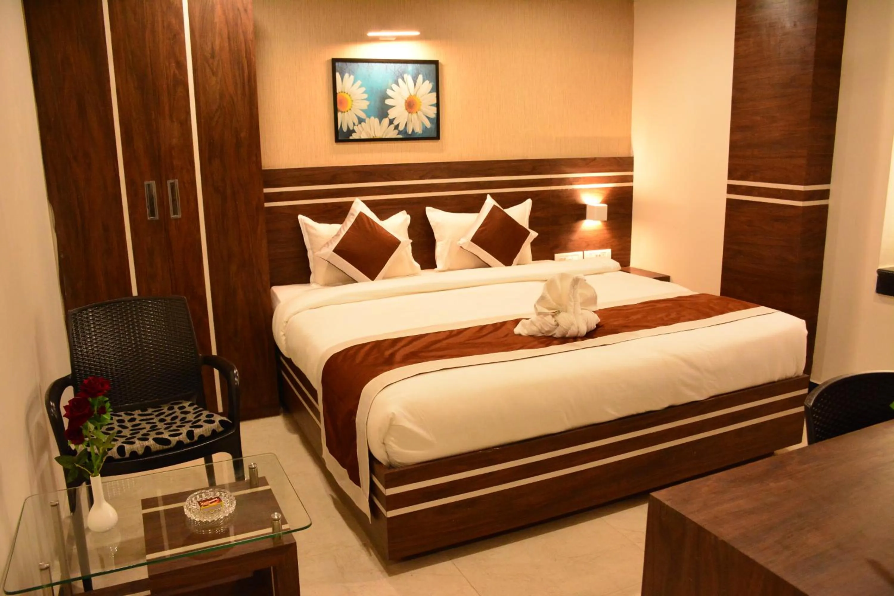 Bedroom, Bed in The Suncity