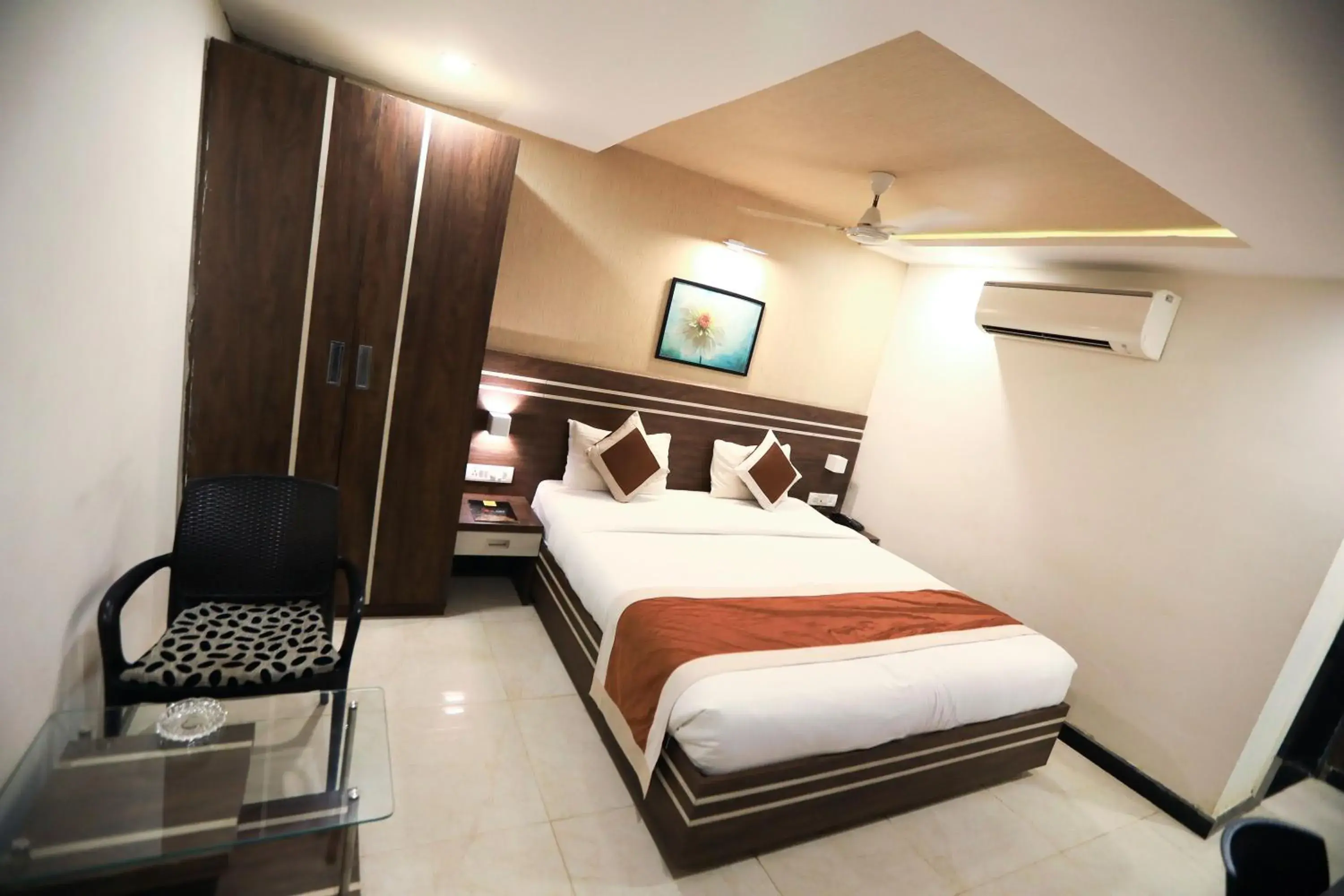 Deluxe Double Room - single occupancy in The Suncity Deluxe Double Room - single occupancy in The Suncity