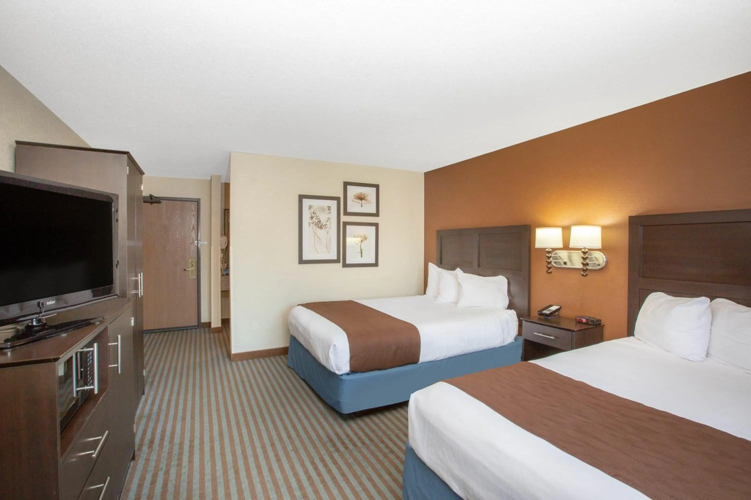 Photo of the whole room, Bed in AmericInn by Wyndham Lincoln North