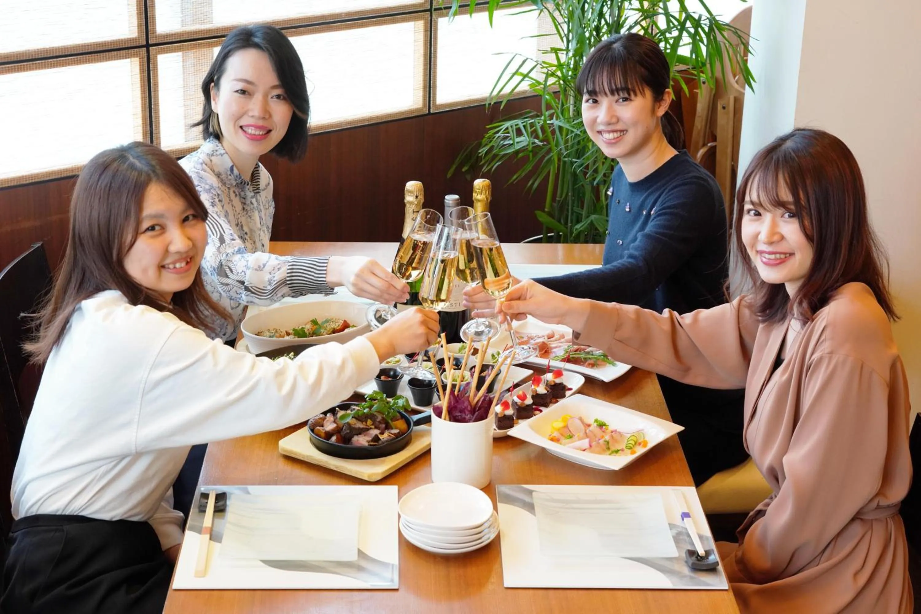 People in Hotel Riverge Akebono