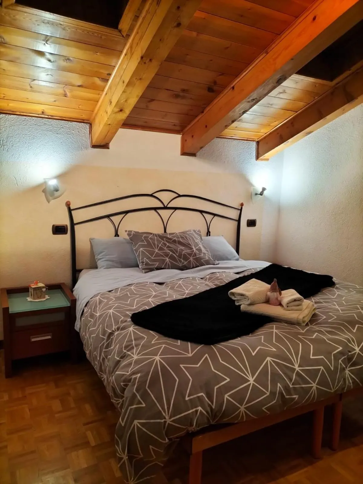 Bedroom, Bed in Mon grenier