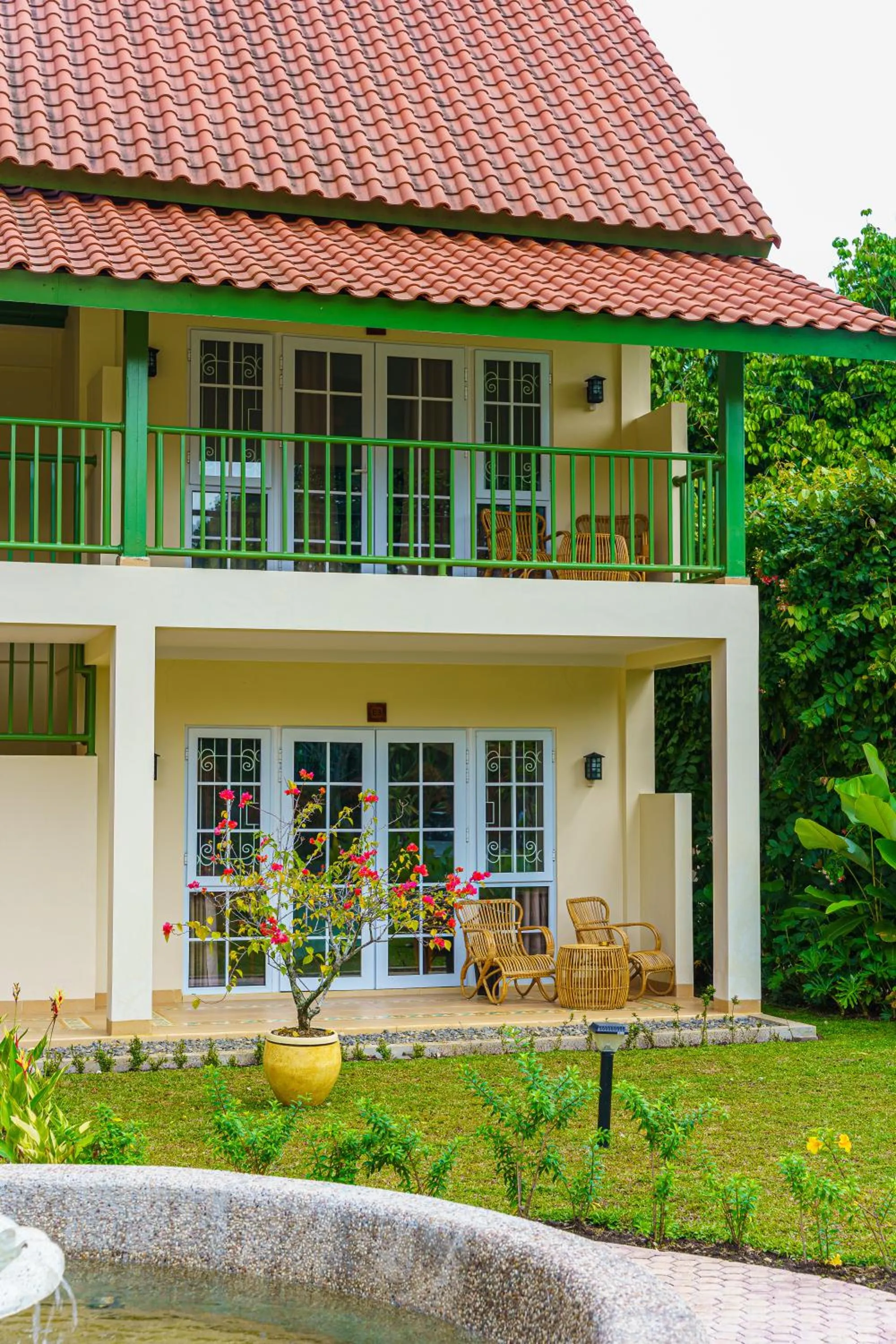 Property building in Hotel Deli River and Restaurant Omlandia