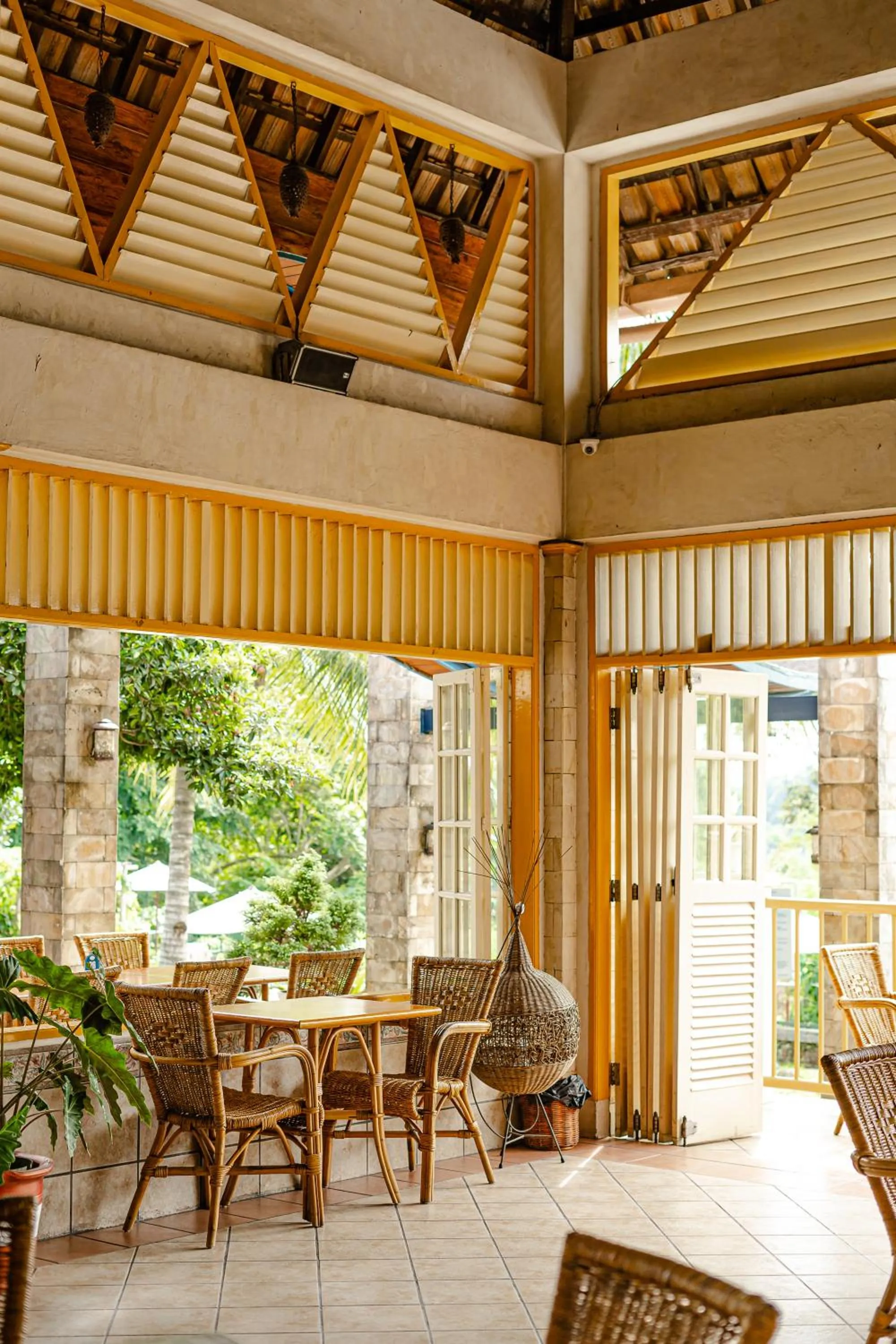 Seating area in Hotel Deli River and Restaurant Omlandia