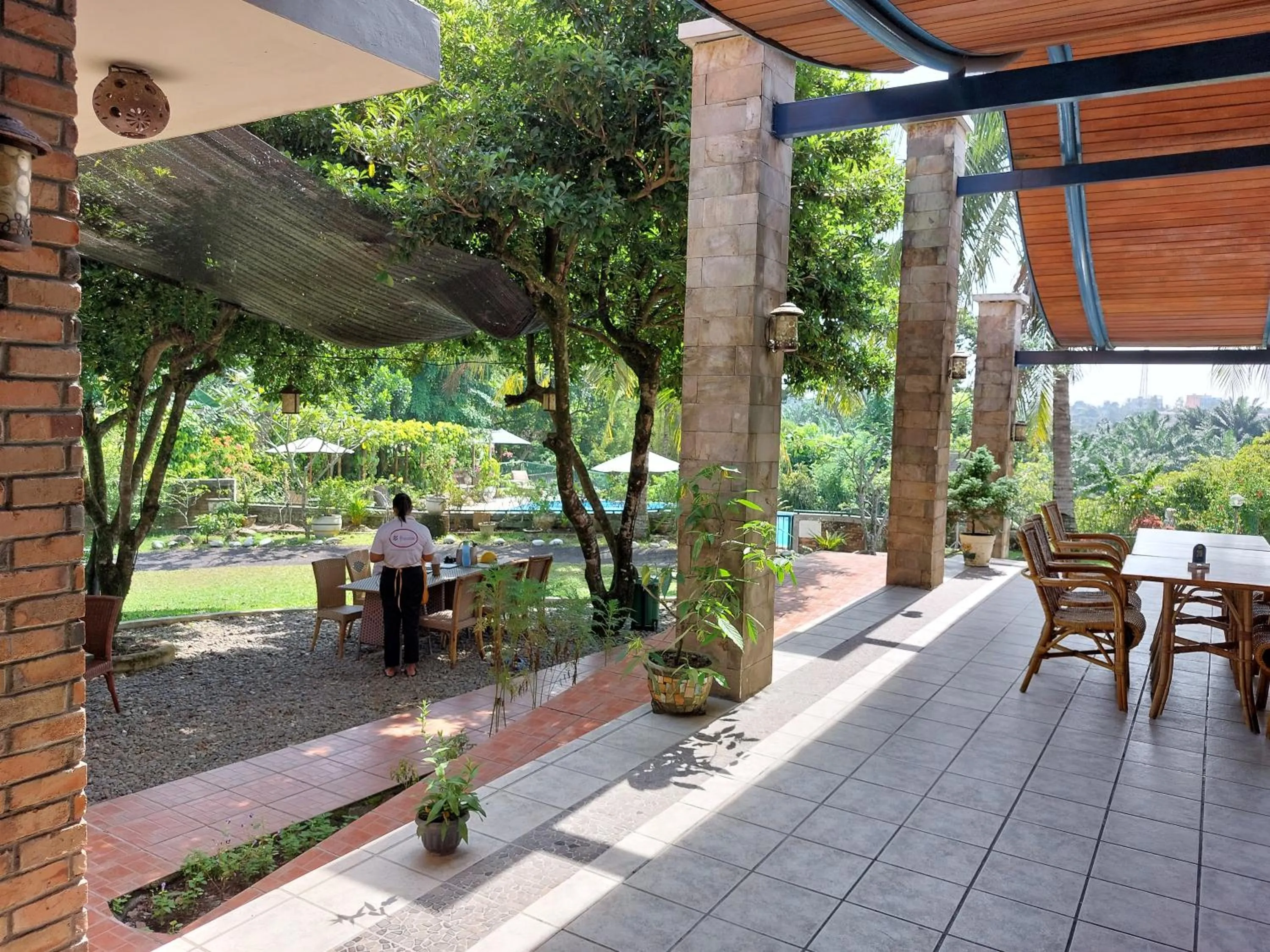 Restaurant/places to eat in Hotel Deli River and Restaurant Omlandia