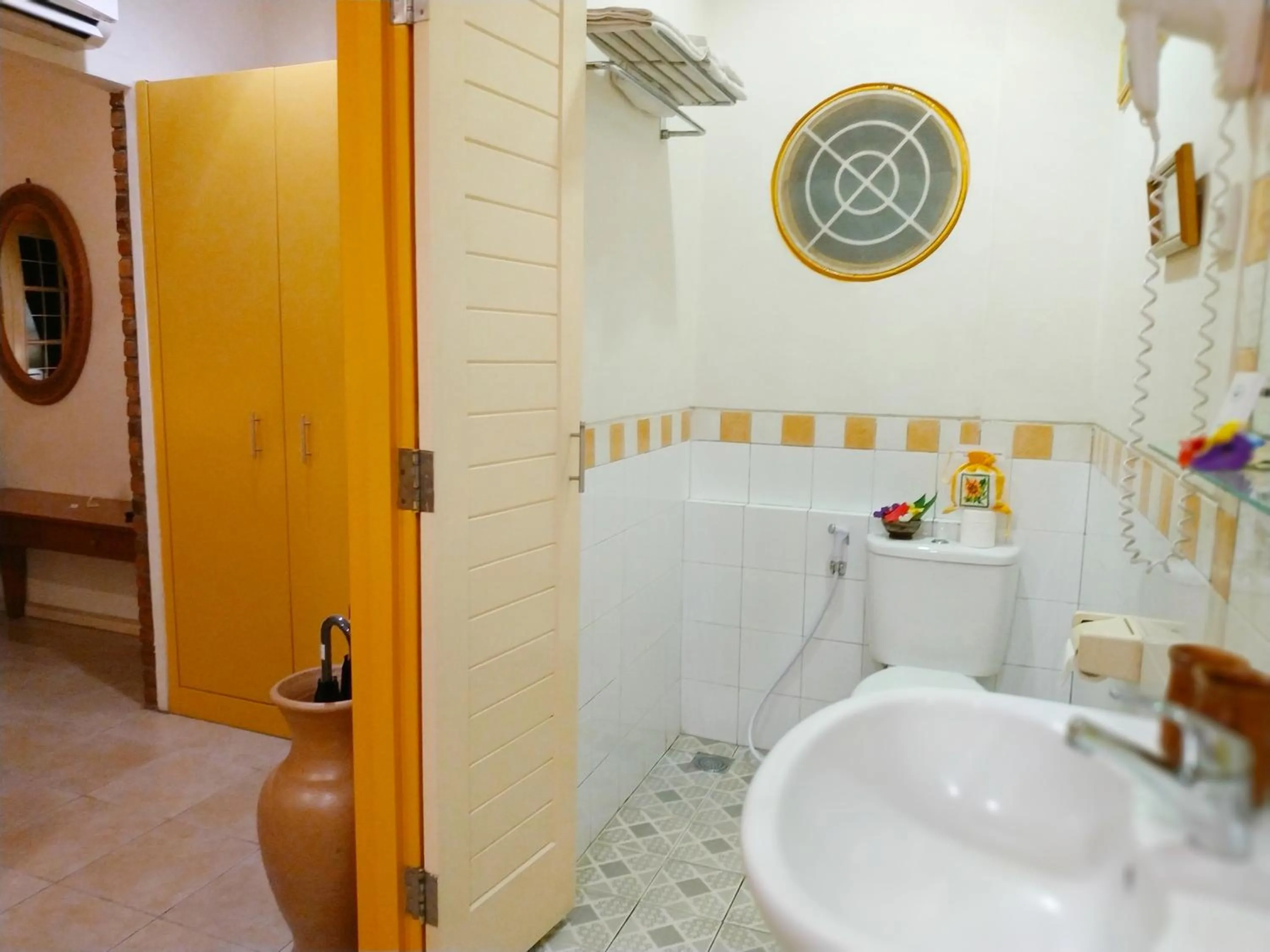 Toilet in Hotel Deli River and Restaurant Omlandia