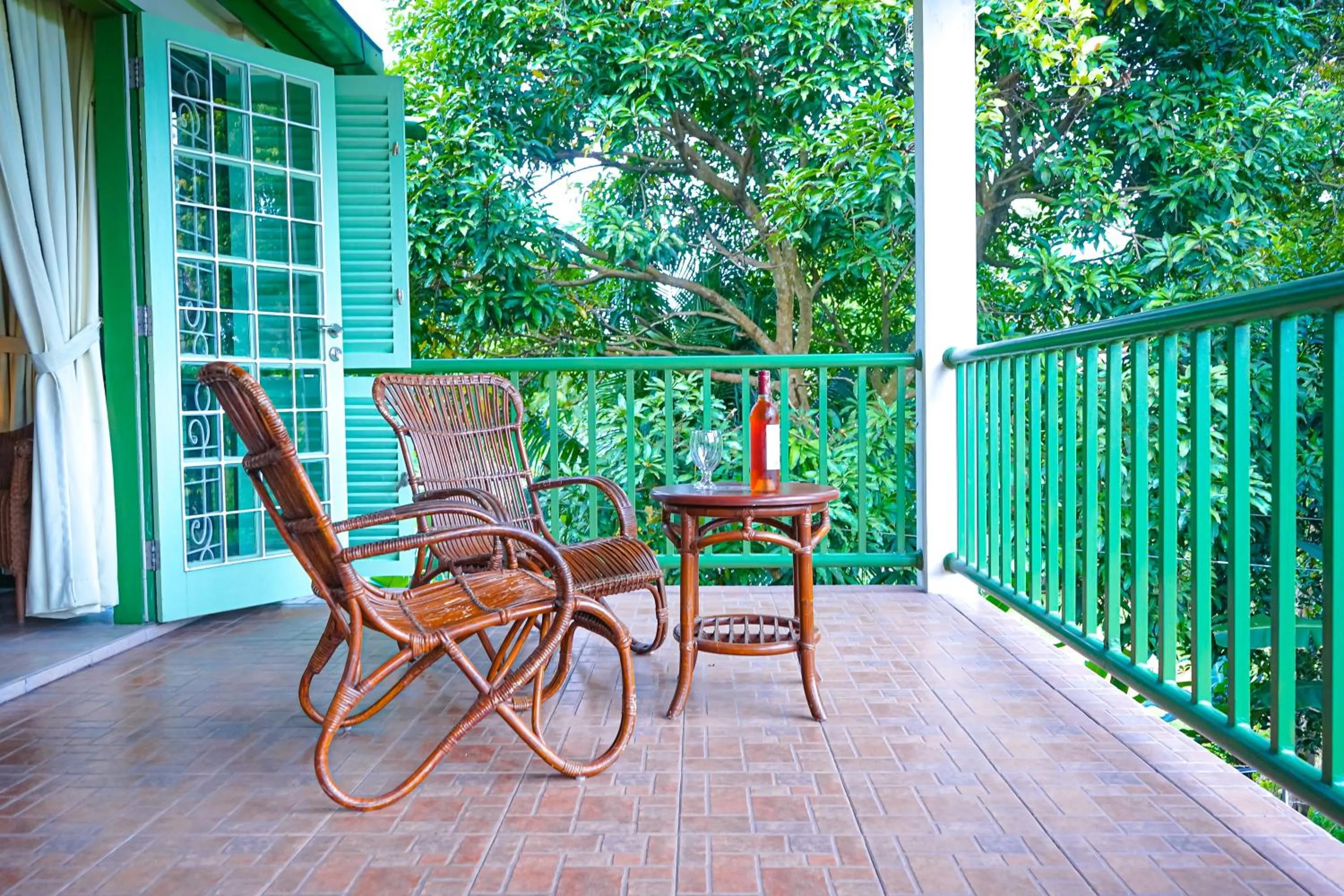 Patio in Hotel Deli River and Restaurant Omlandia