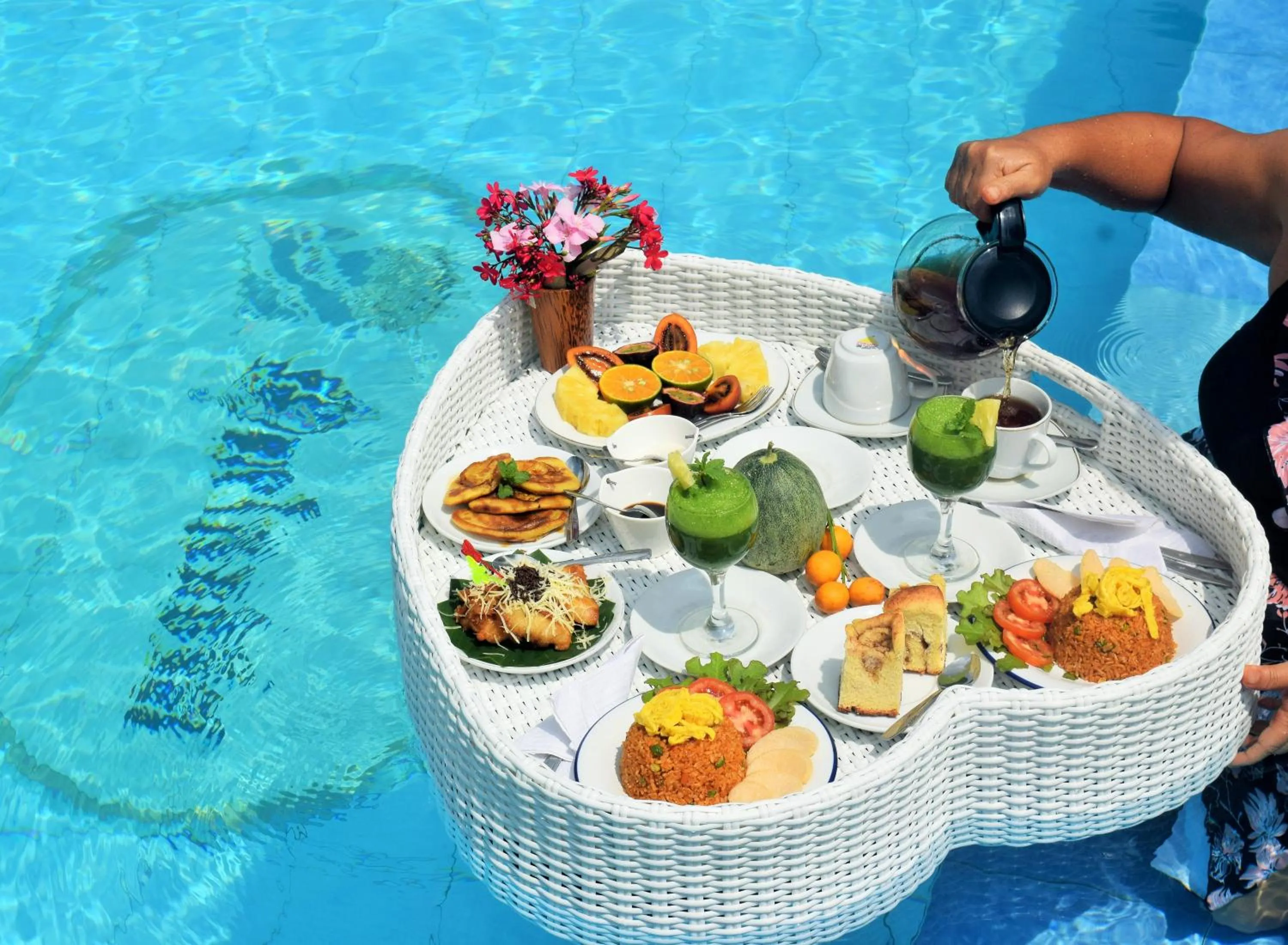 Food and drinks in Hotel Deli River and Restaurant Omlandia