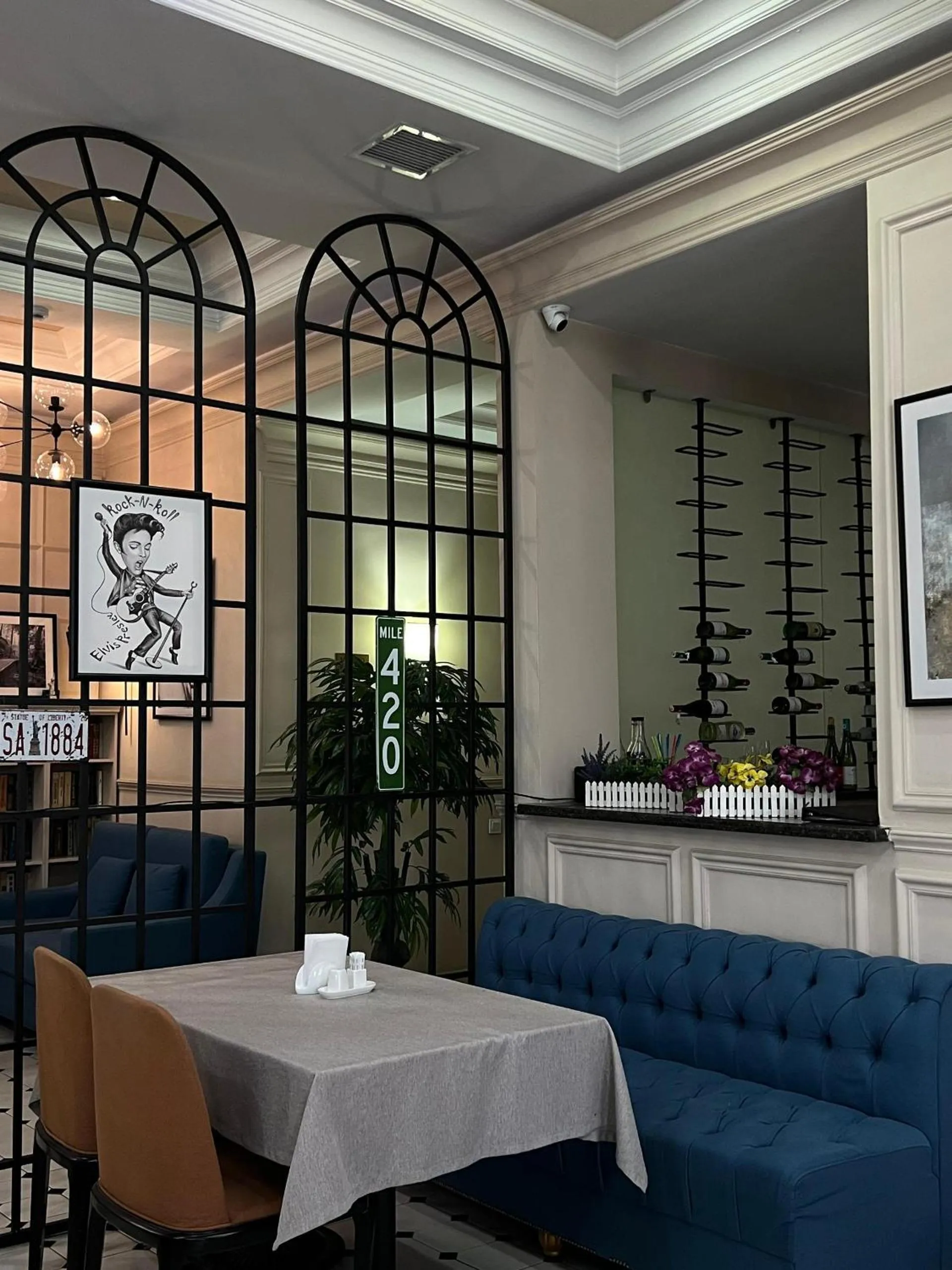 Restaurant/places to eat in Madison Ave Hotel Bishkek