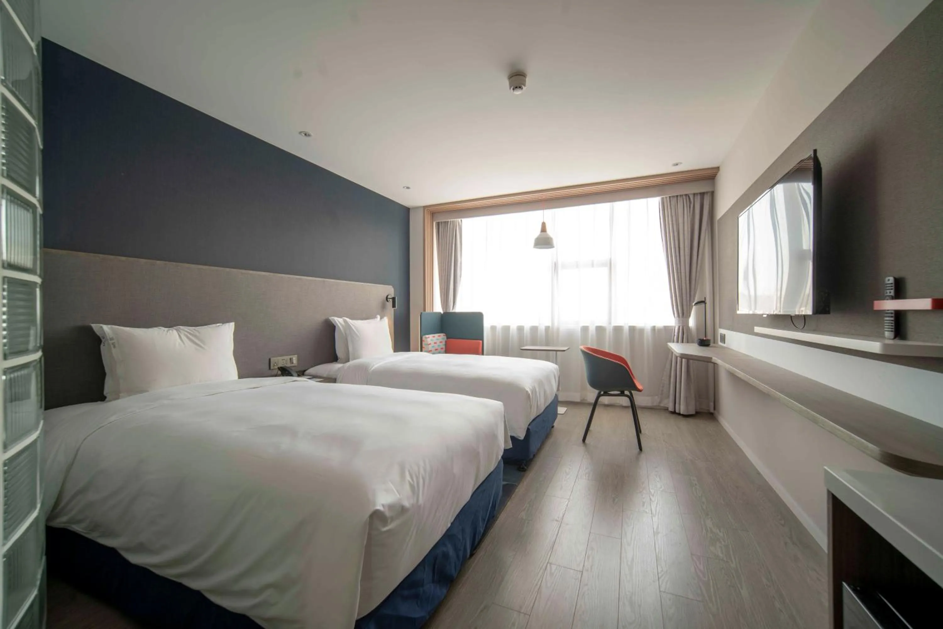 Bed in Holiday Inn Express Shanghai Jinqiao Central by IHG